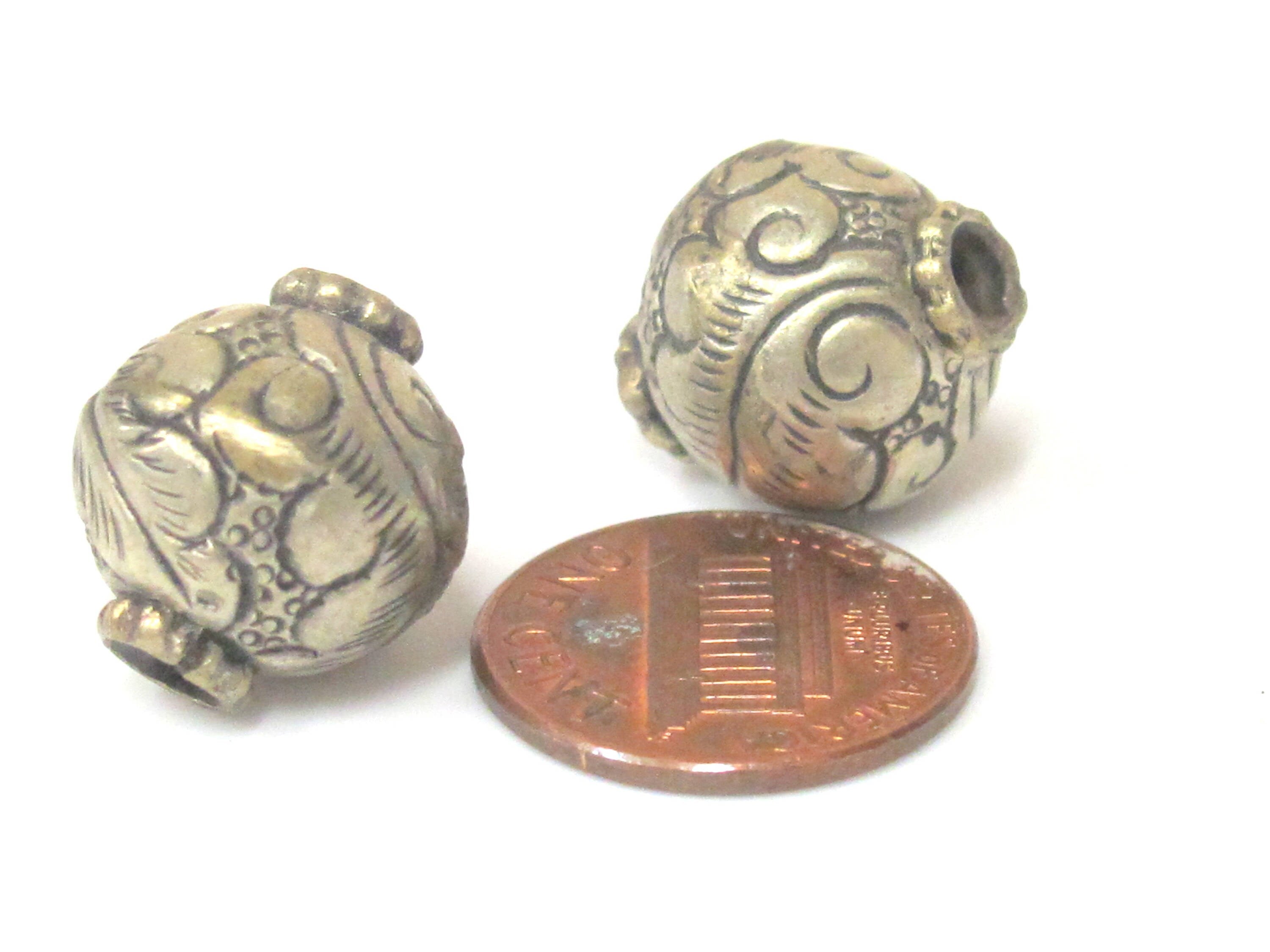 1 BEAD - Tibetan silver repousse carving floral design rondelle oval shape beads from Nepal - BD966