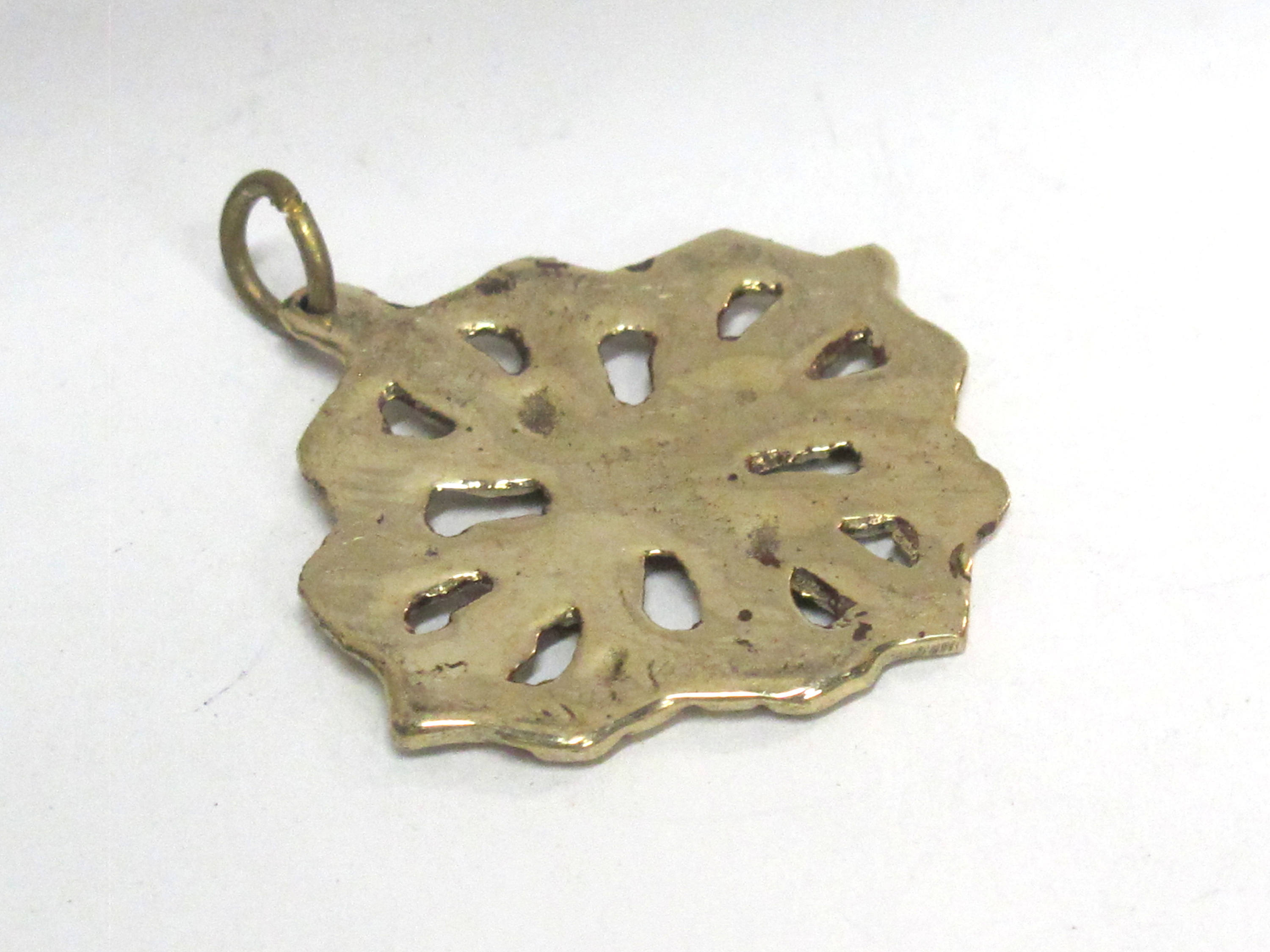 1 Pendant - Tibetan double dorje vajra brass pendant Nepal - CP131