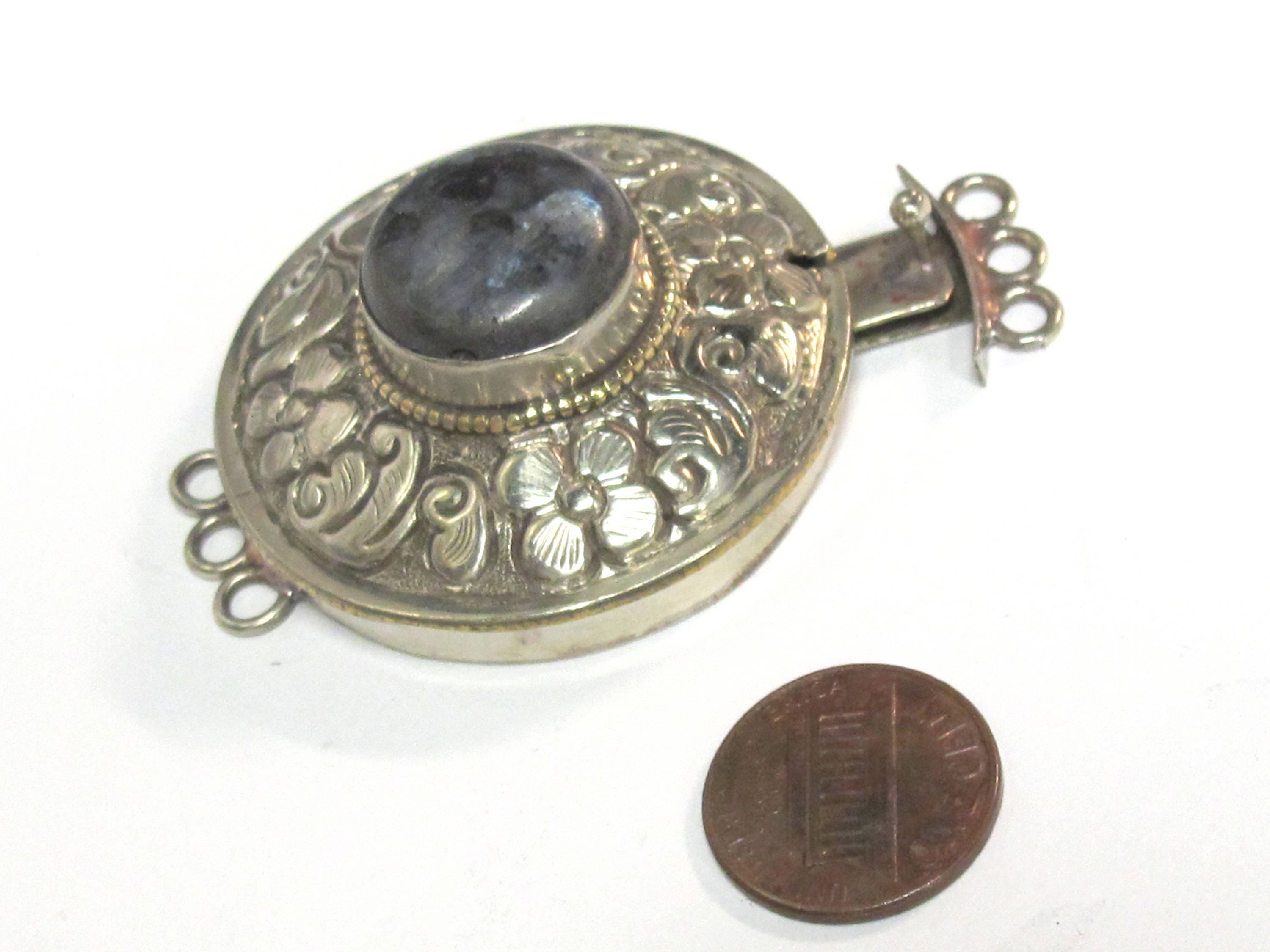 1 clasp - Large round shape ethnic Tibetan silver finish labradorite gemstone inlaid statement clasp pendant from Nepal - LN041B
