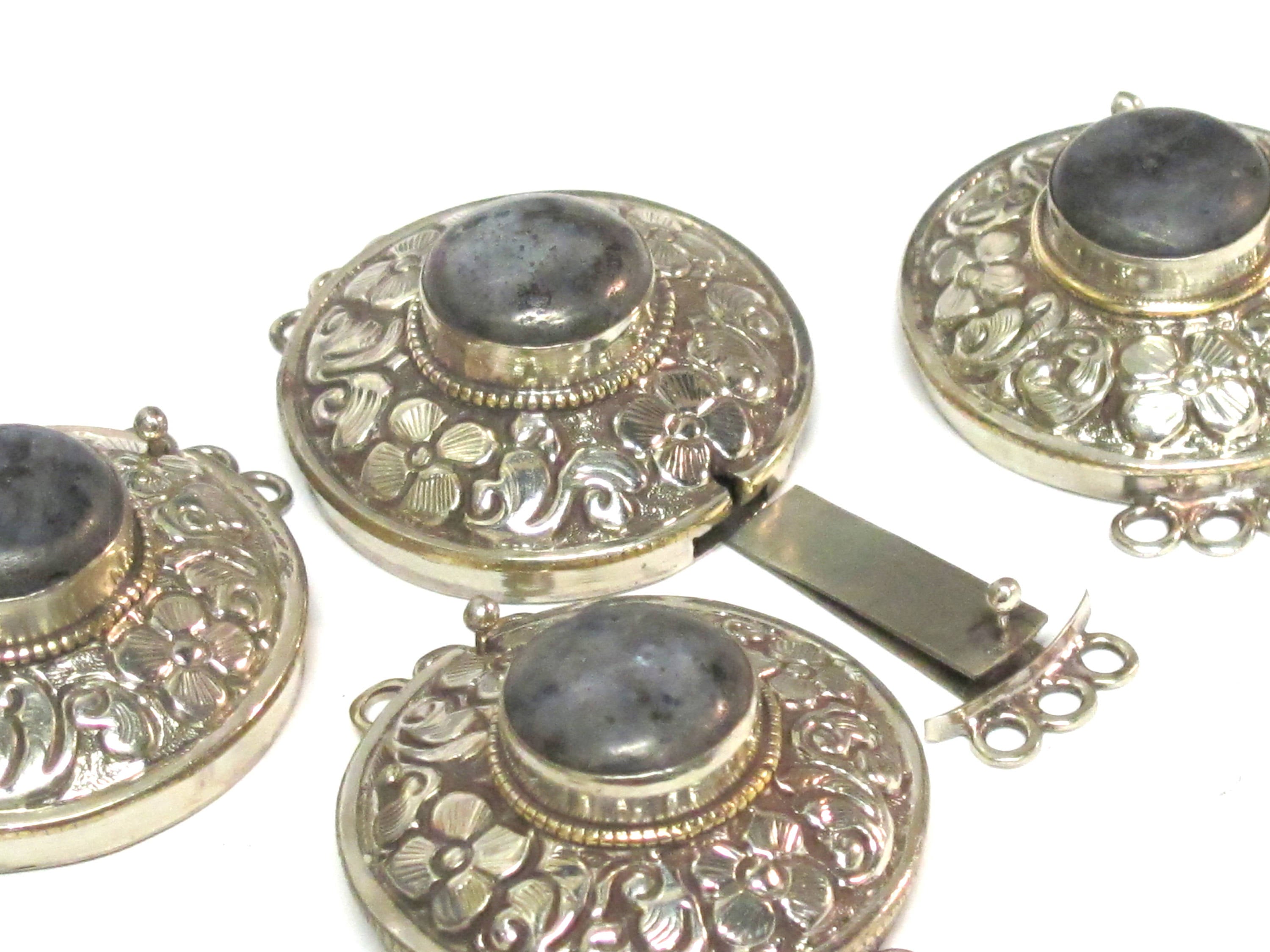 1 clasp - Large round shape ethnic Tibetan silver finish labradorite gemstone inlaid statement clasp pendant from Nepal - LN041B