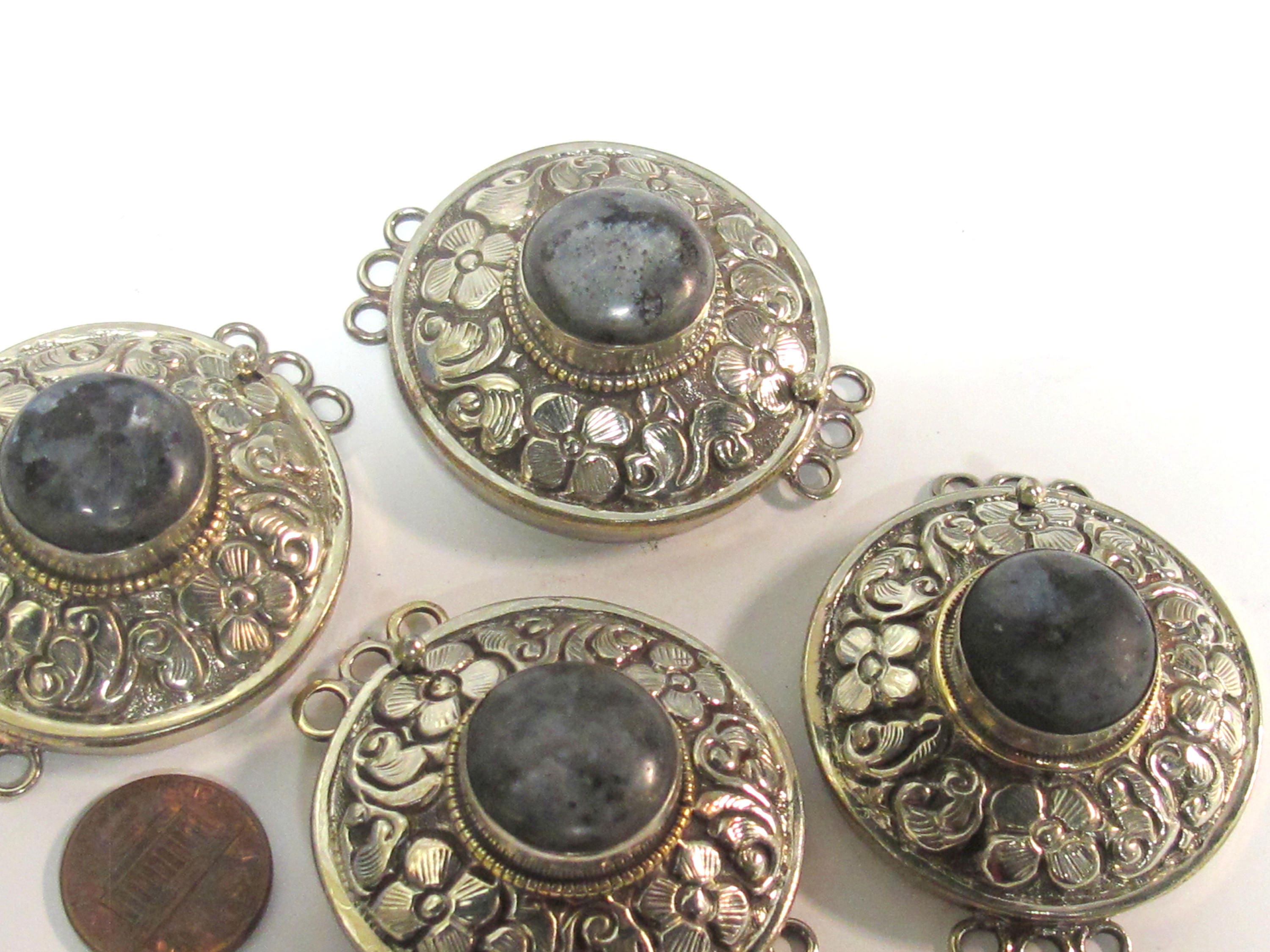 1 clasp - Large round shape ethnic Tibetan silver finish labradorite gemstone inlaid statement clasp pendant from Nepal - LN041B