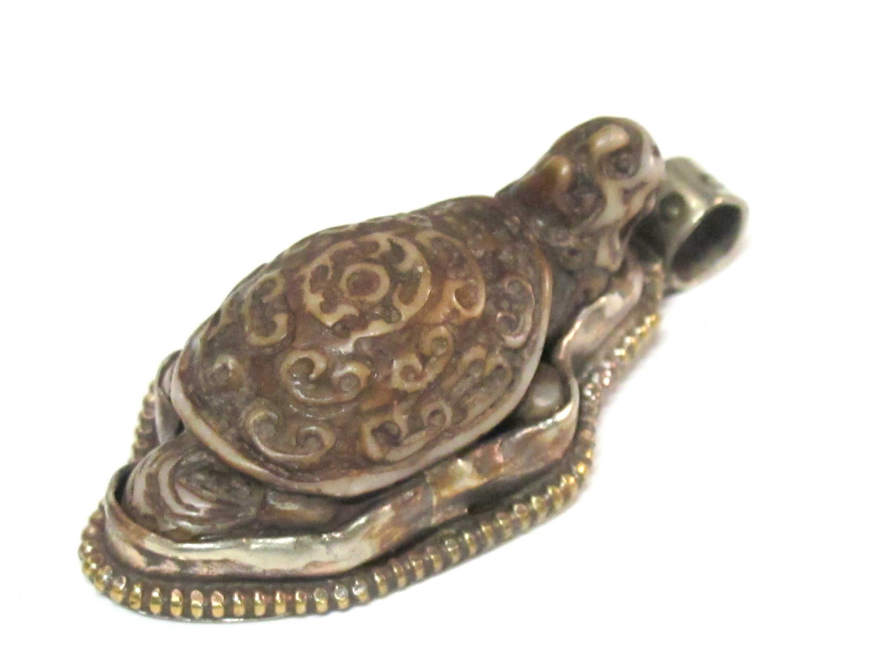 1 Pendant - Tibetan brown color carved Bone turtle tortoise design pendant with floral carving on reverse side - PB013D