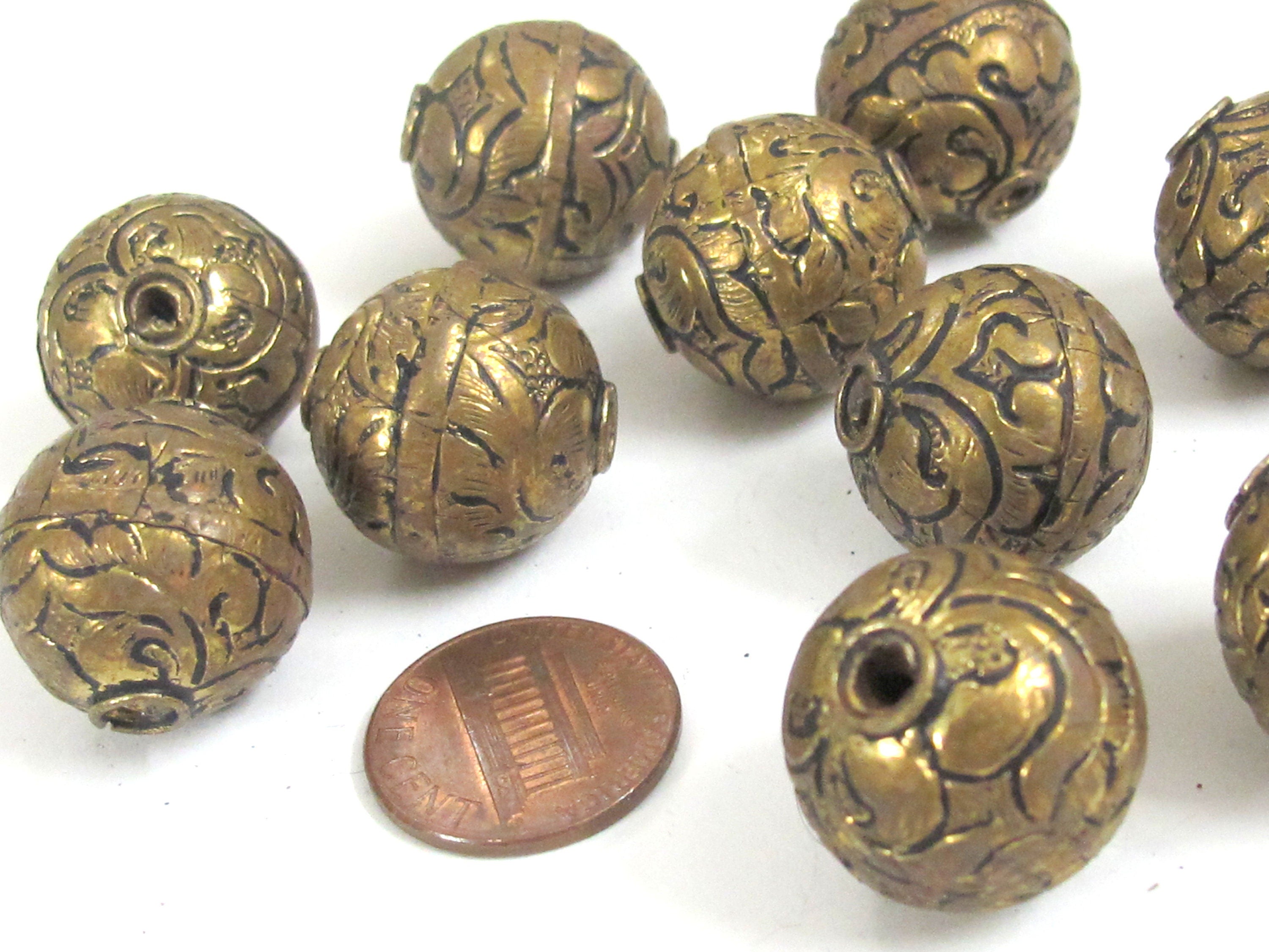 1 Bead - Large size 19 - 20 mm Tibetan brass floral repousse antiqued golden tone beads from Nepal - BD907Mz