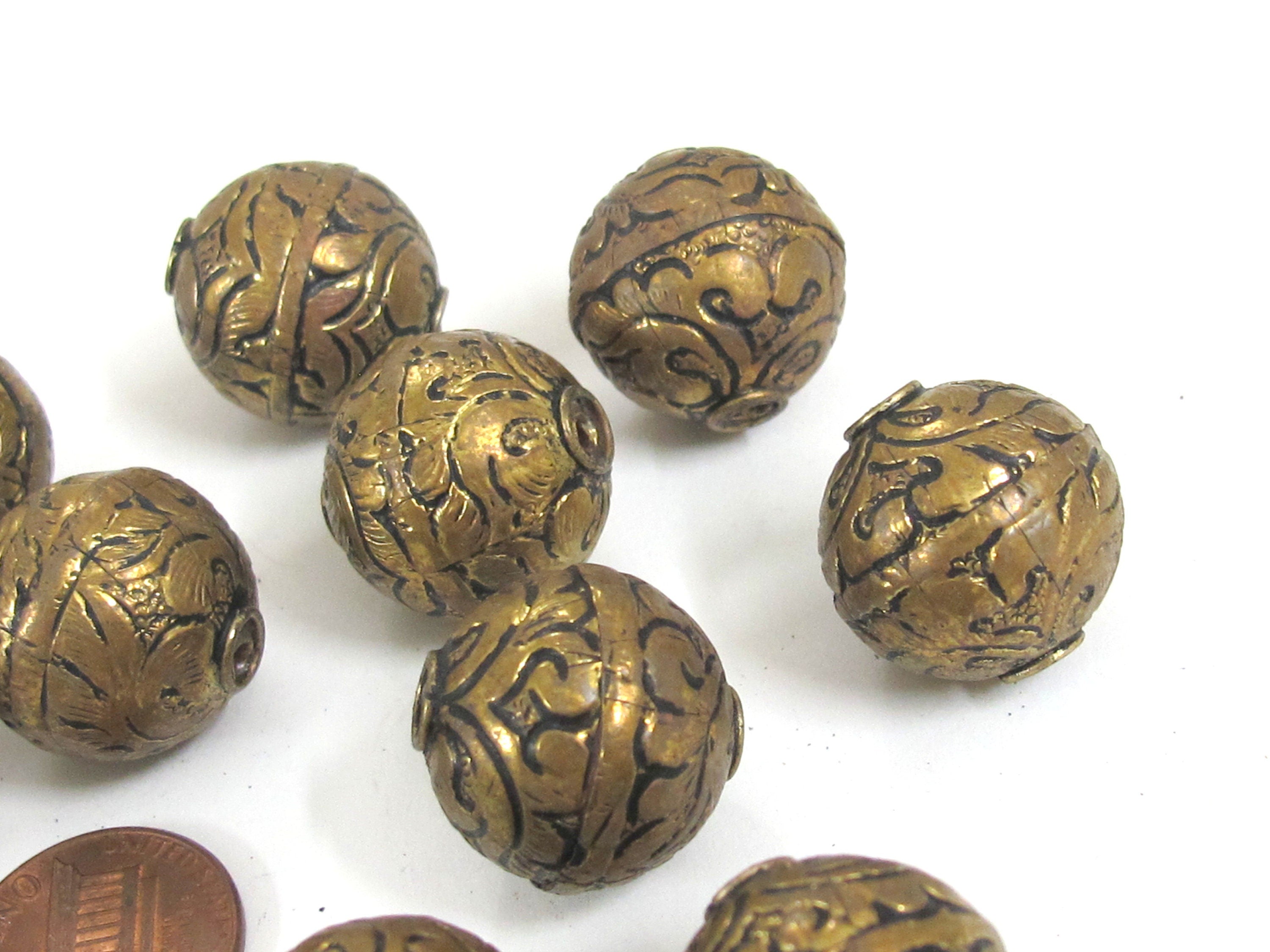 1 Bead - Large size 19 - 20 mm Tibetan brass floral repousse antiqued golden tone beads from Nepal - BD907Mz