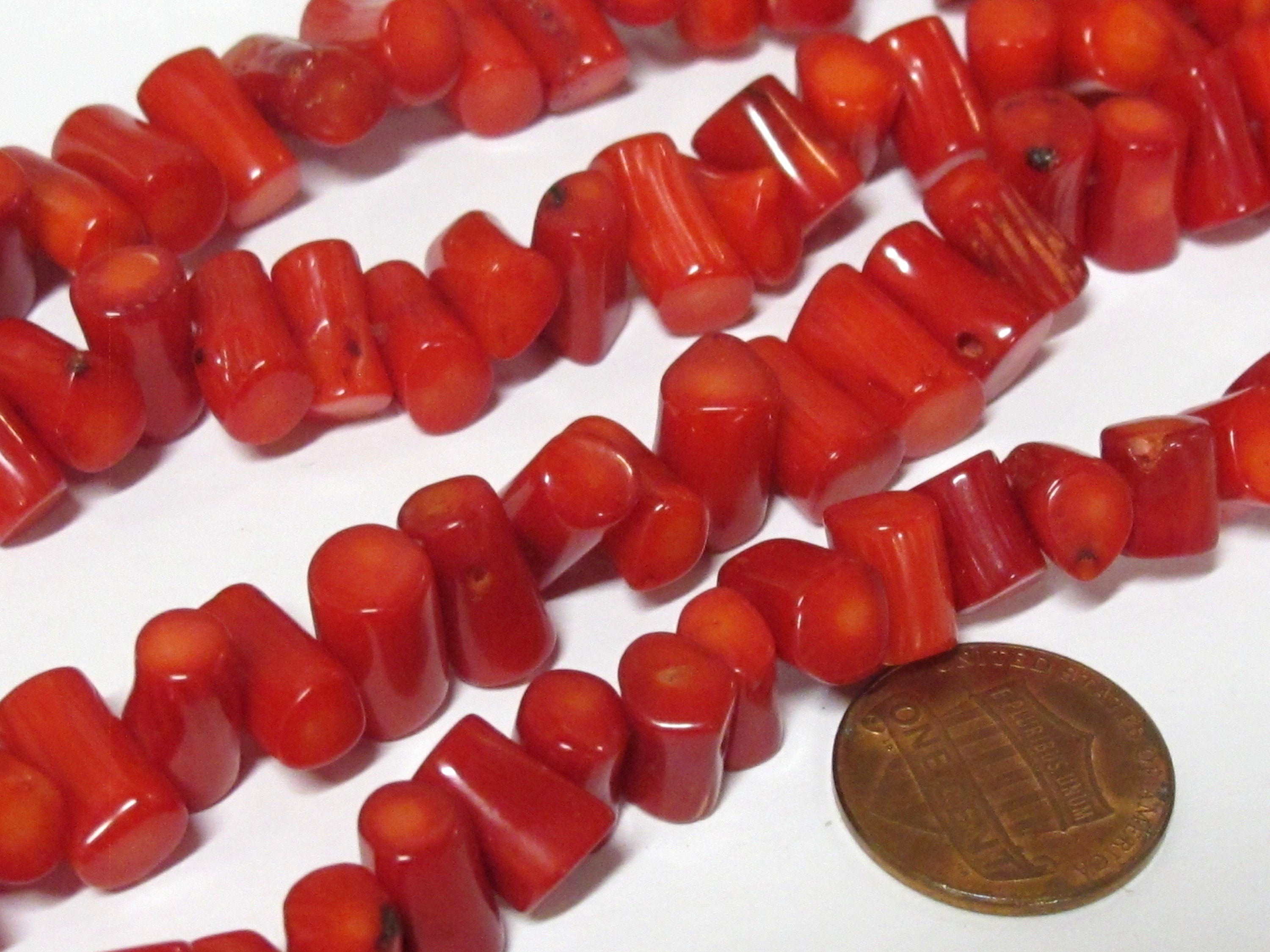 20 Beads - Tubular drum shape horizontal drilled dyed red beads - GM372