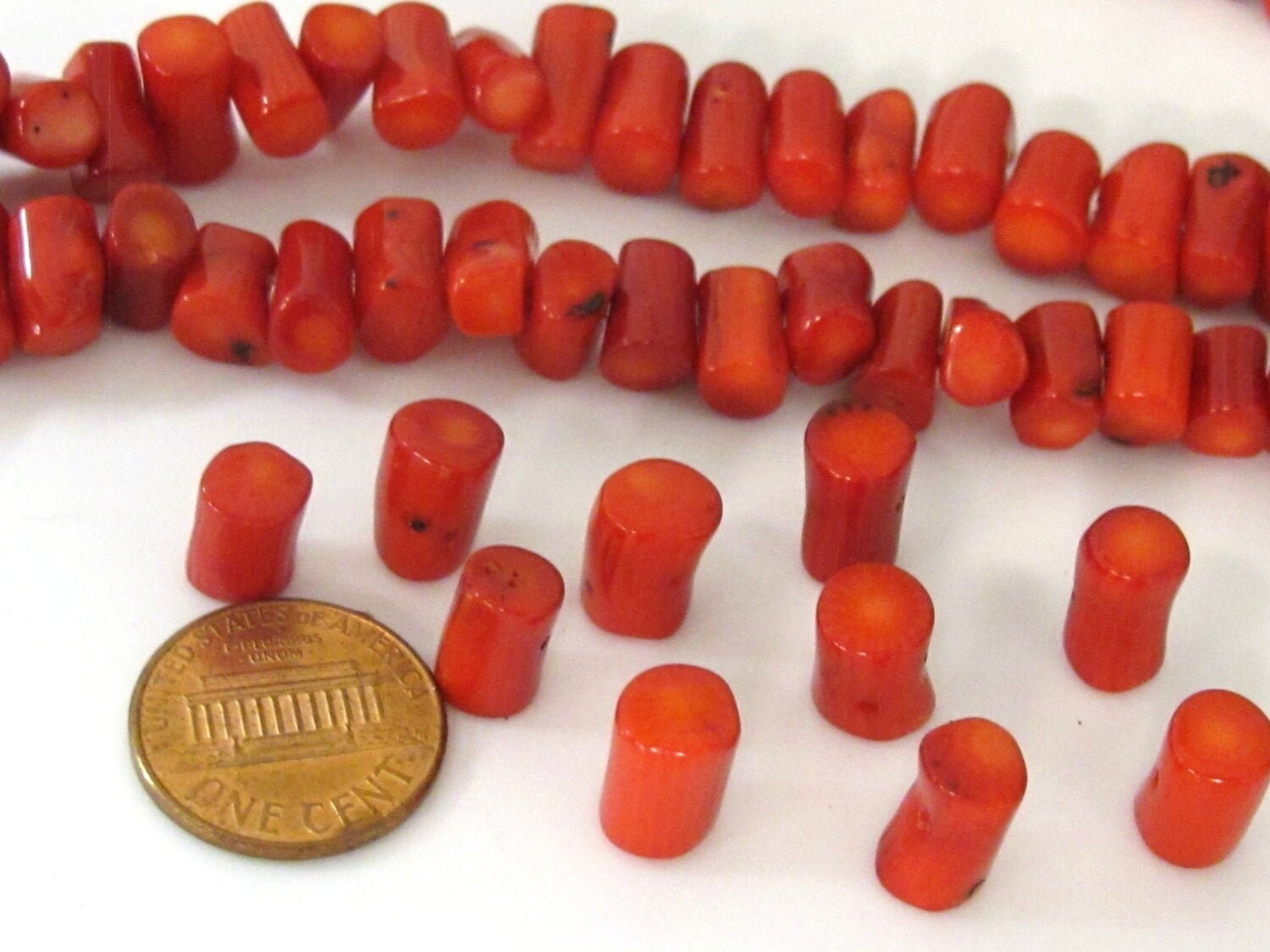 20 Beads - Tubular drum shape horizontal drilled dyed red beads - GM372