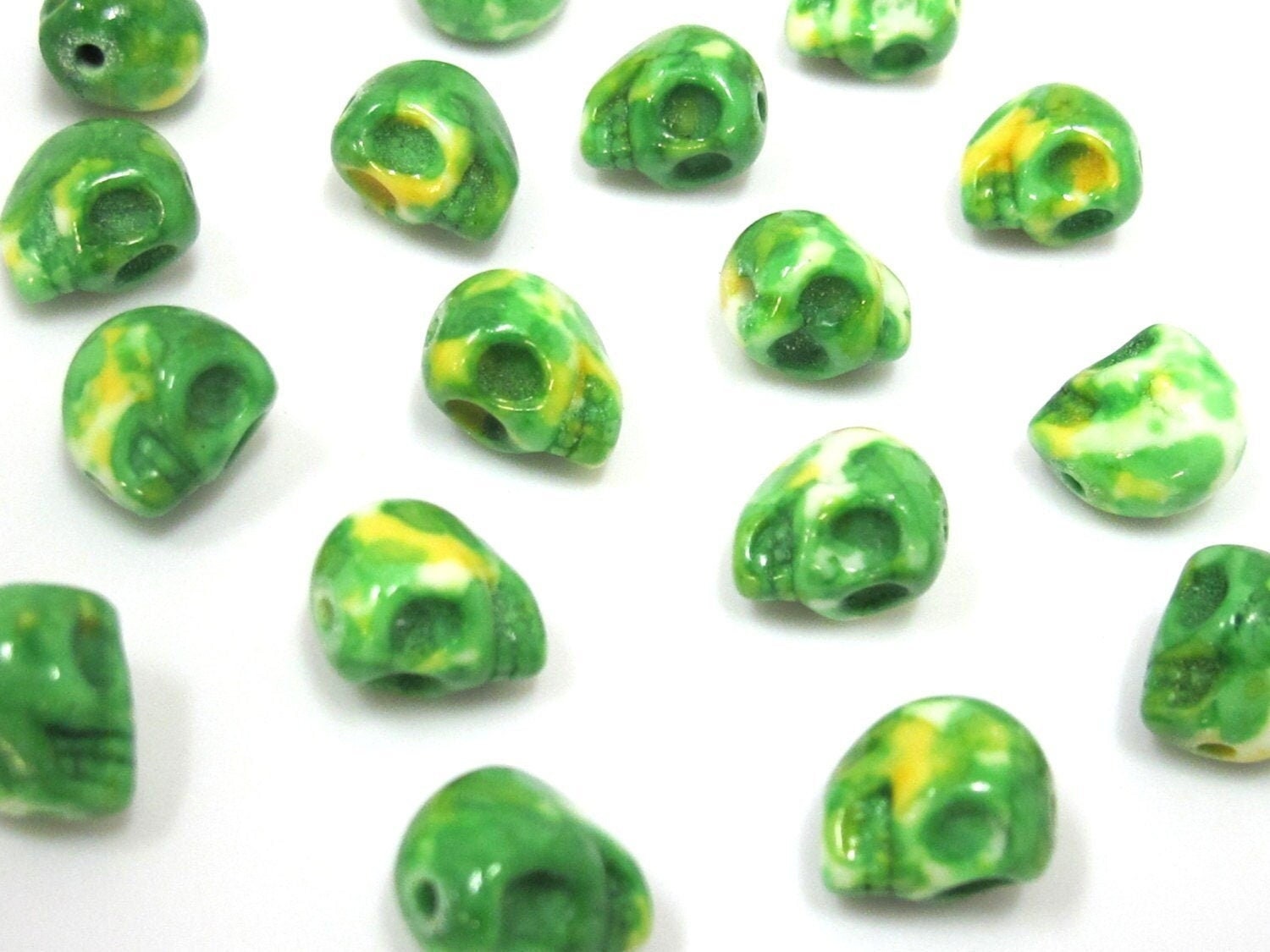 4 Beads - Green color dyed jade small skull beads - GM374A