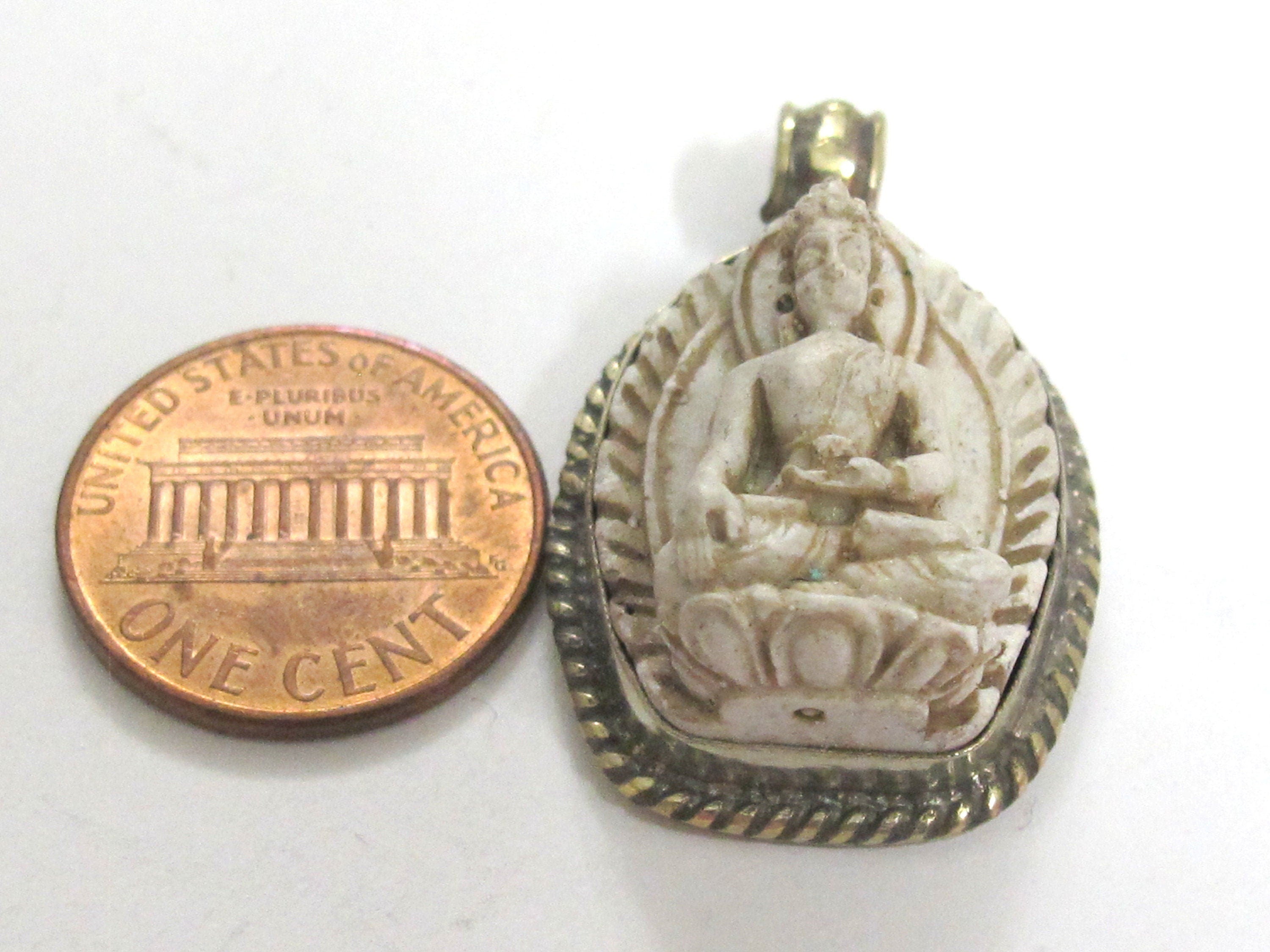 Small size cream color Tibetan Buddha pendant from Nepal - 1 pendant - PS005C