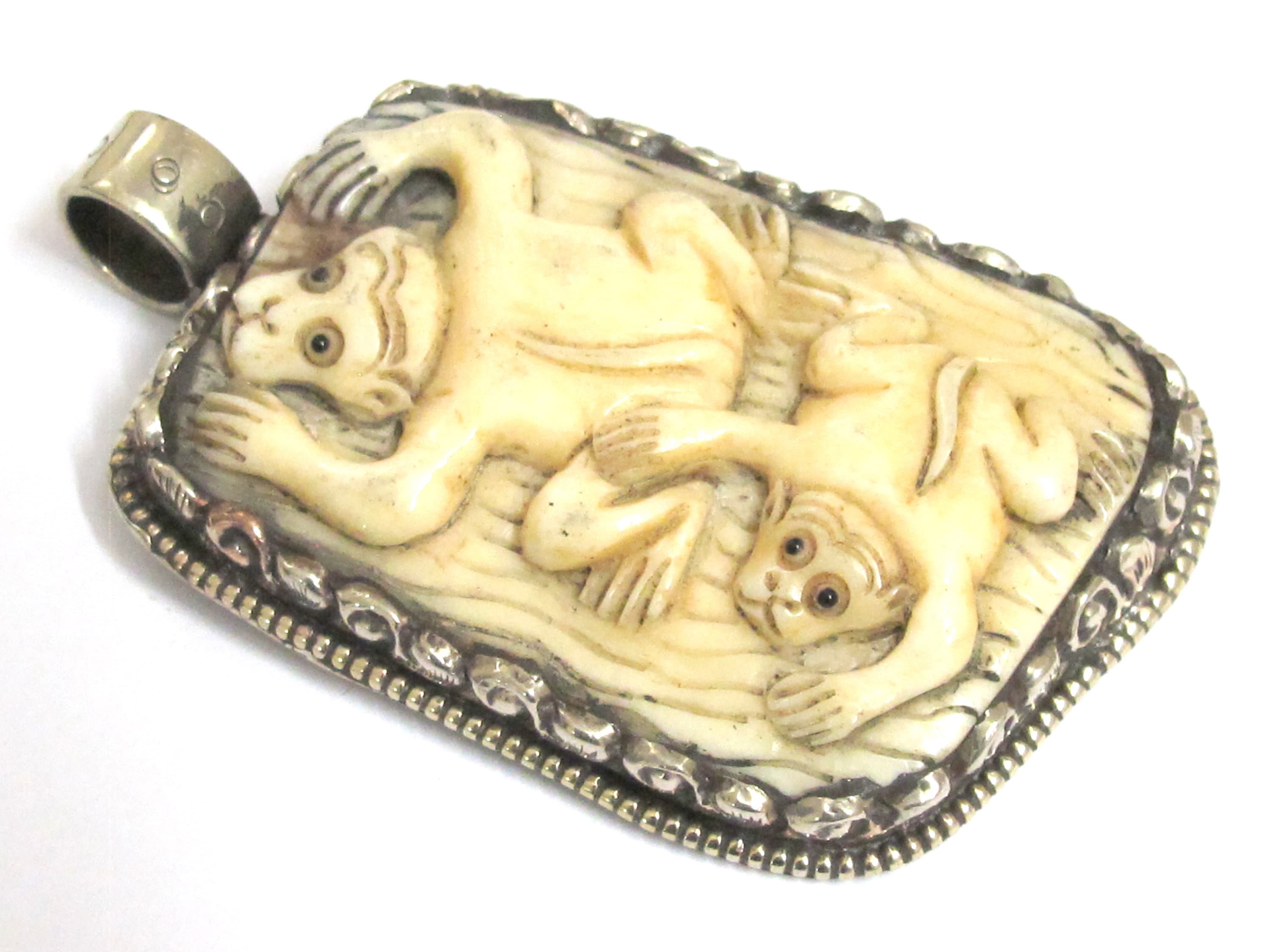 1 Pendant - Large Ethnic Tibetan carved recycled cattle bone frog design pendant with flower carving on reverse side - PB001D