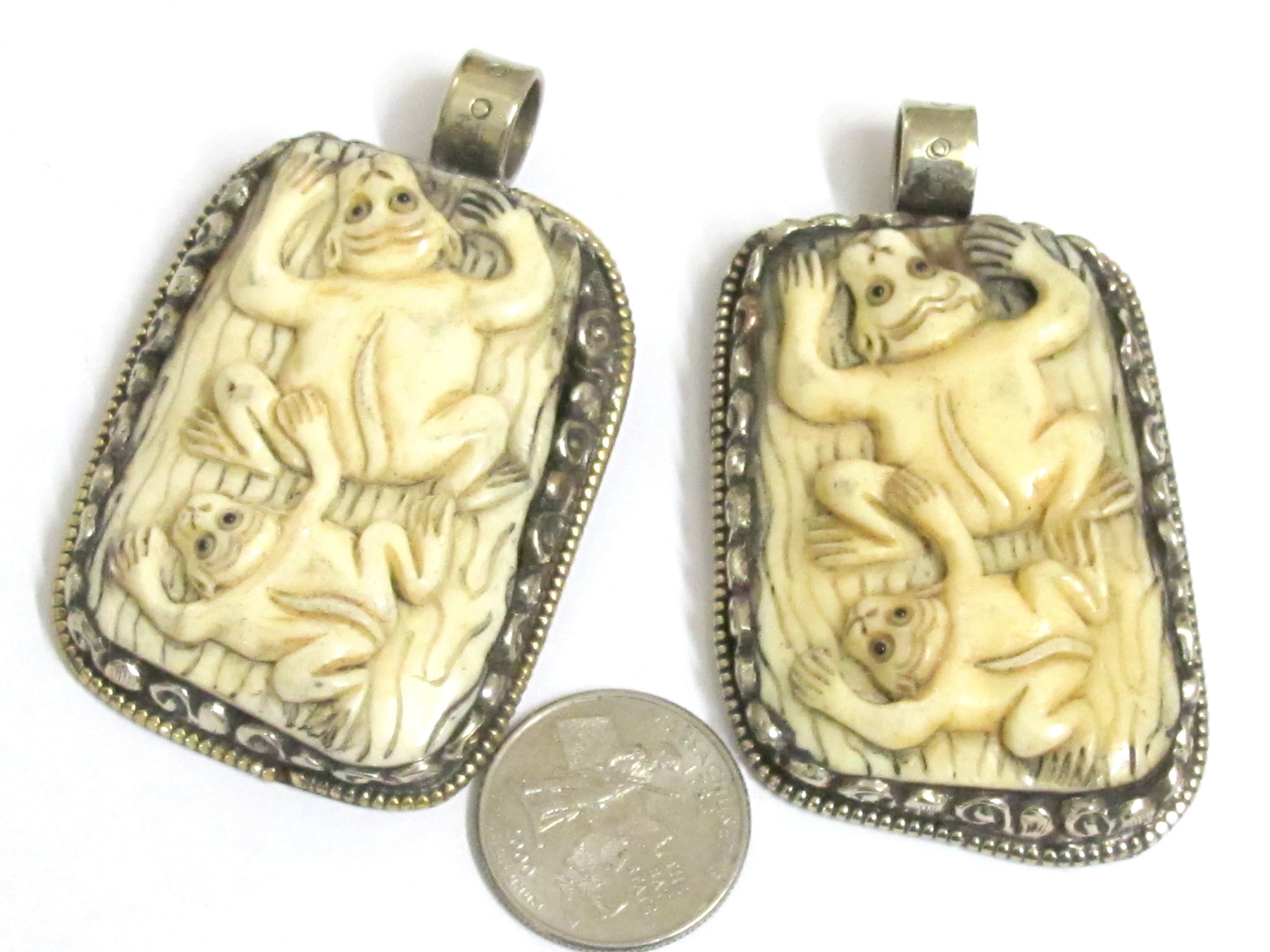1 Pendant - Large Ethnic Tibetan carved recycled cattle bone frog design pendant with flower carving on reverse side - PB001D