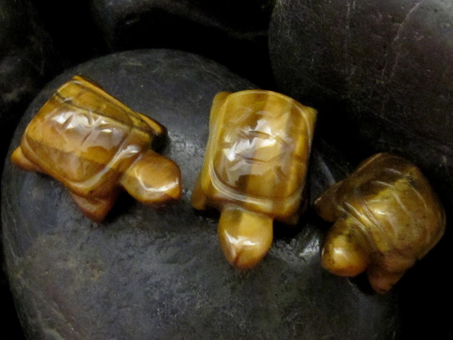 2 beads - Carved Turtle charm beads Tigers eye natural gemstone - GM005