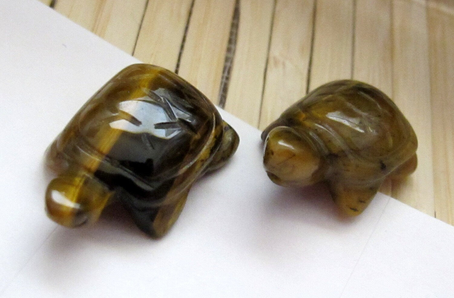 2 beads - Carved Turtle charm beads Tigers eye natural gemstone - GM005