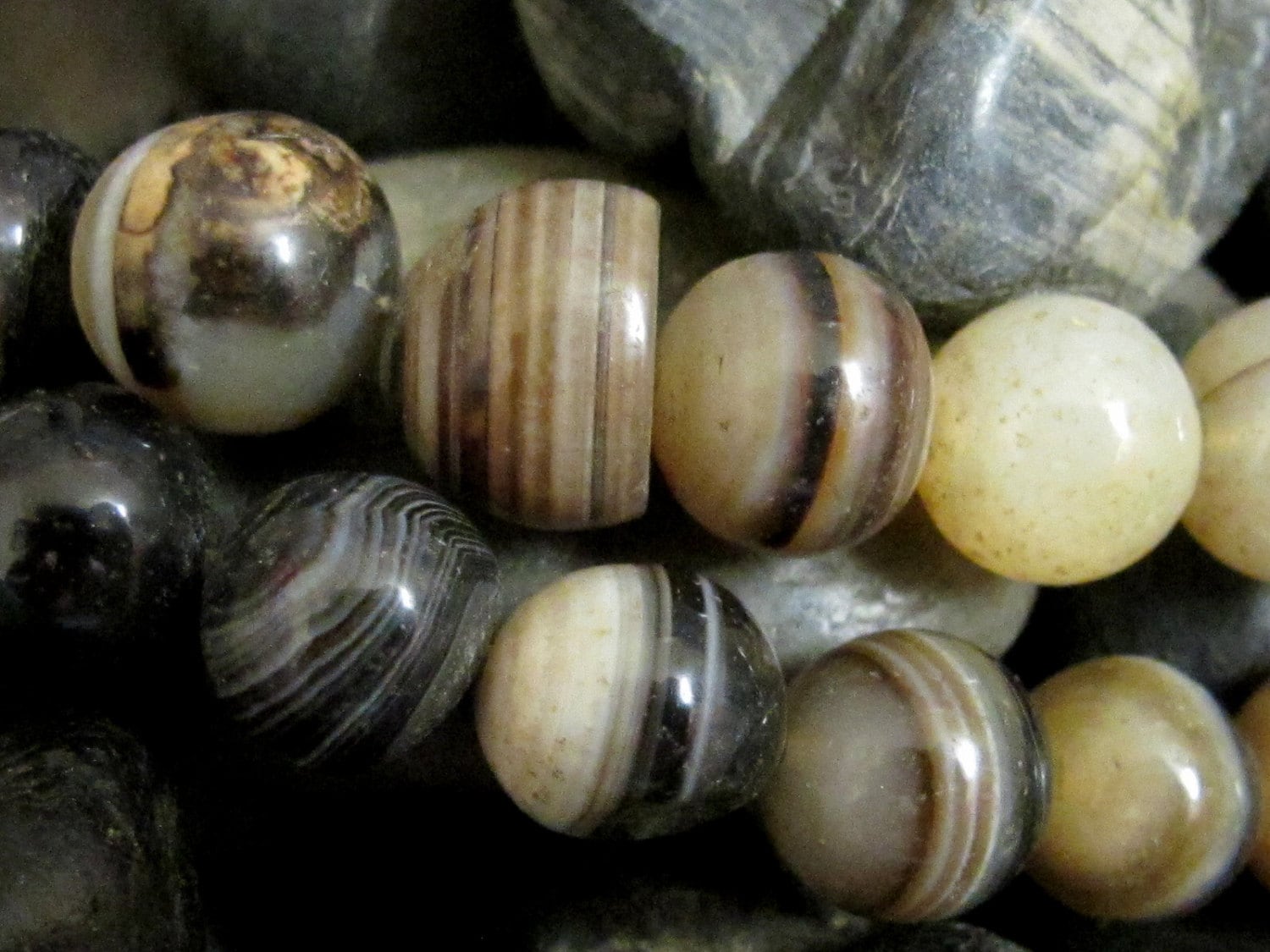 Vintage Tibetan Banded Agate beads - 2 beads - GM028