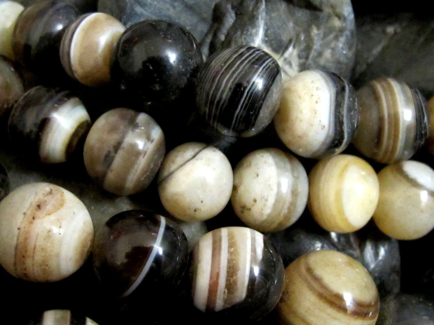 Vintage Tibetan Banded Agate beads - 2 beads - GM028