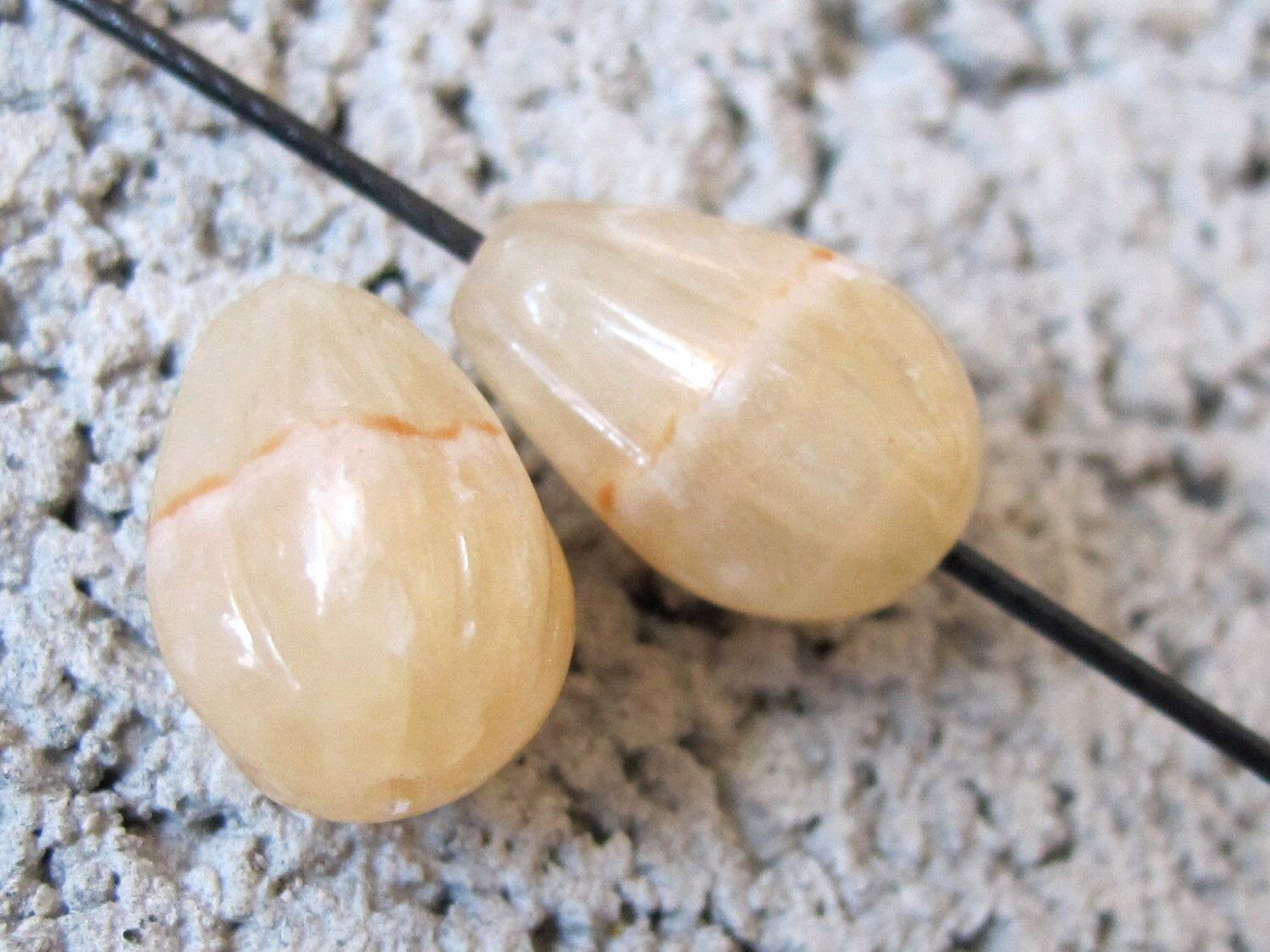 Carved honey yellow melon carved agate gemstone beads - 2 beads - GM048