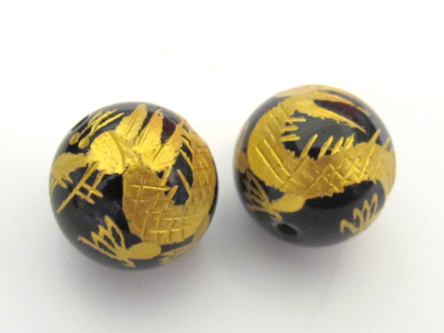 2 BEADS - Black onyx gemstone beads with gold Dragon painting - 12mm - GM066