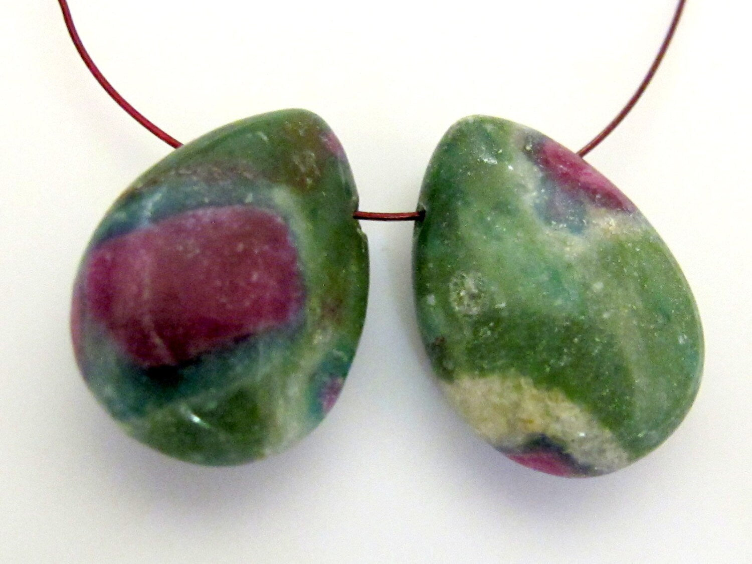 Ruby Zoisite gemstone drop beads - 2 beads - GM063
