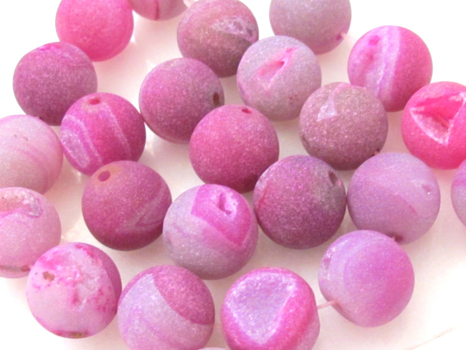 Large Fuschia Pink druzy agate geode round beads - 4 beads - GM070 - 14 mm