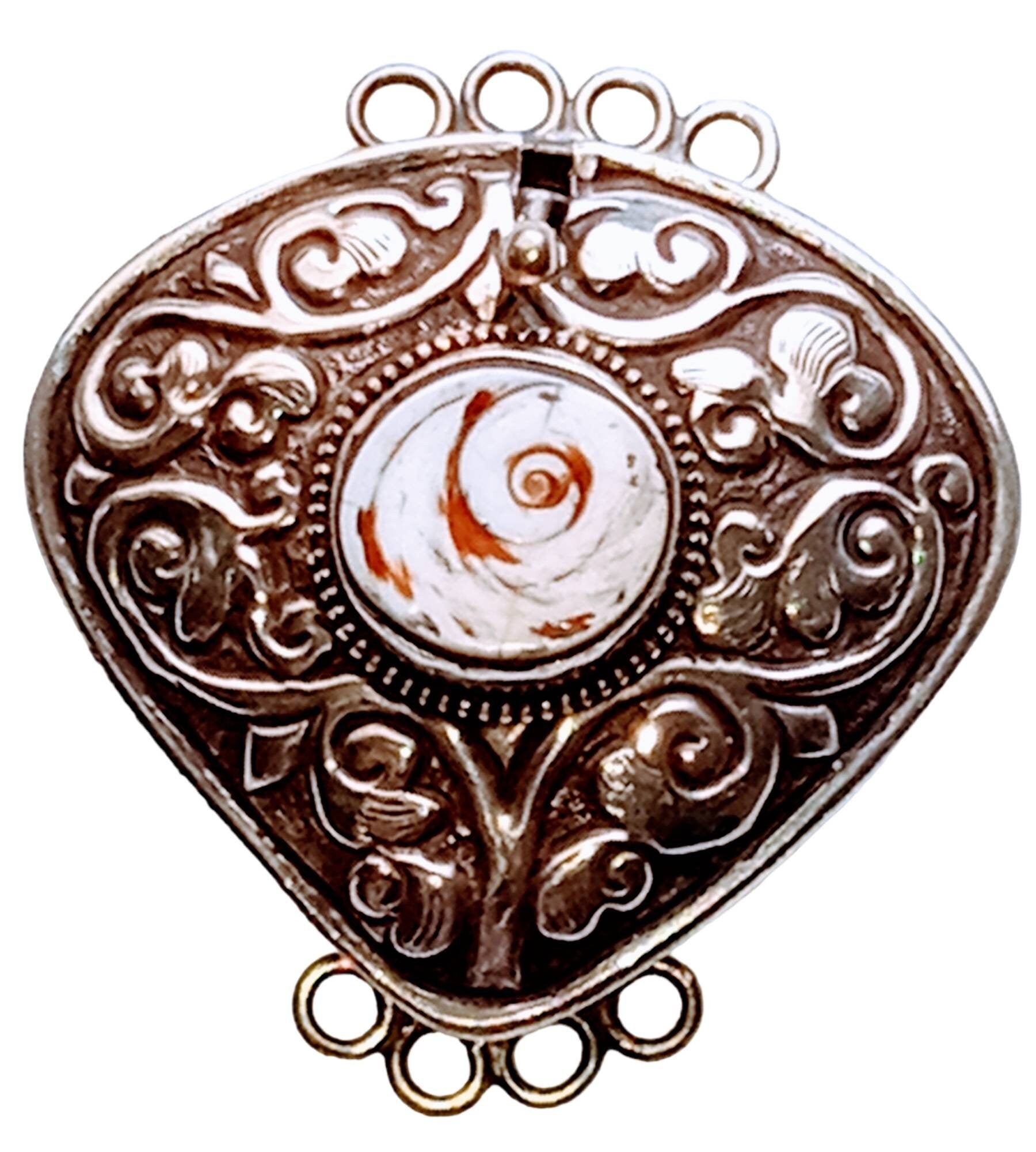 1 clasp - Large ethnic Tibetan silver shell inlaid statement clasp pendant from Nepal - LN033A