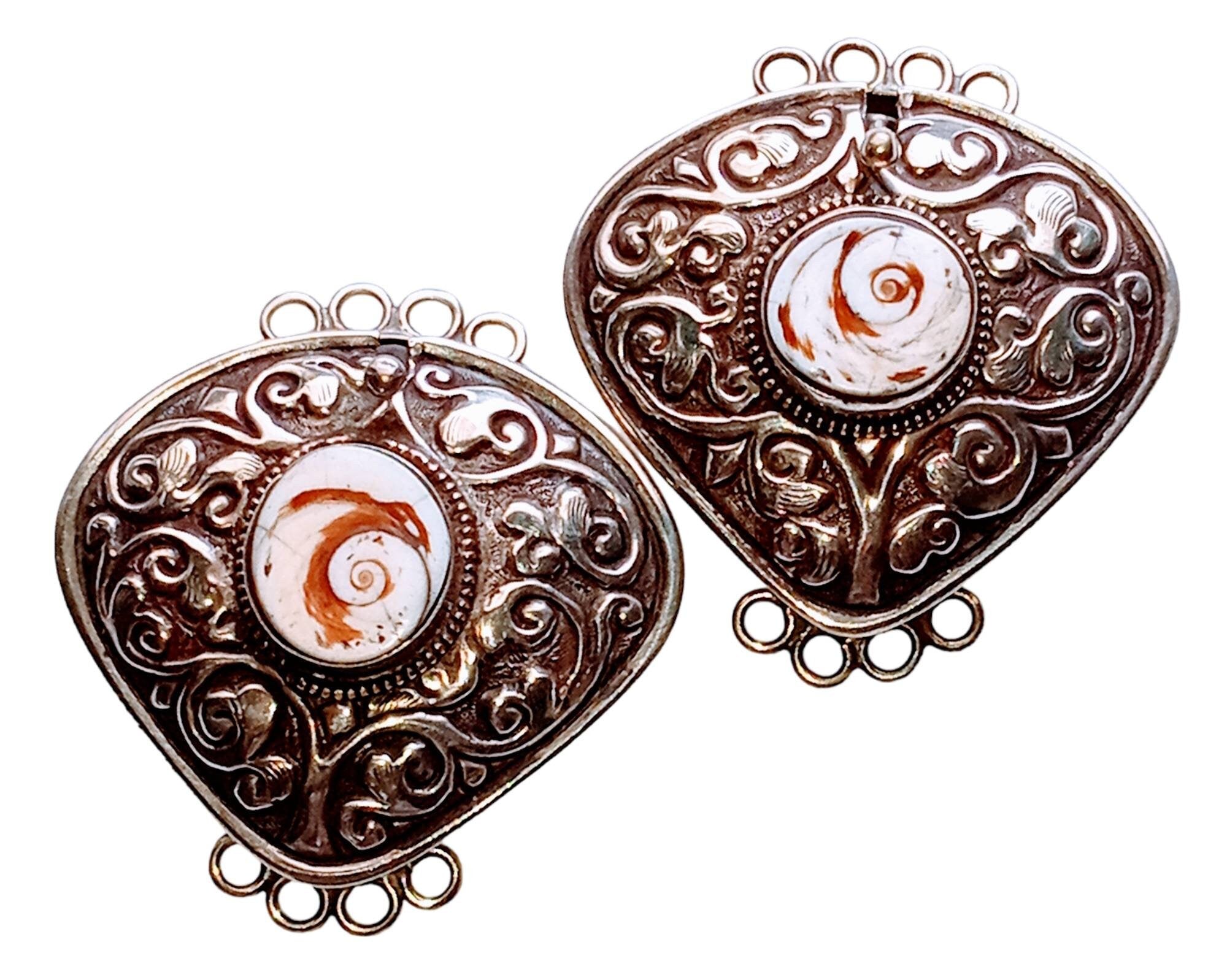 1 clasp - Large ethnic Tibetan silver shell inlaid statement clasp pendant from Nepal - LN033A
