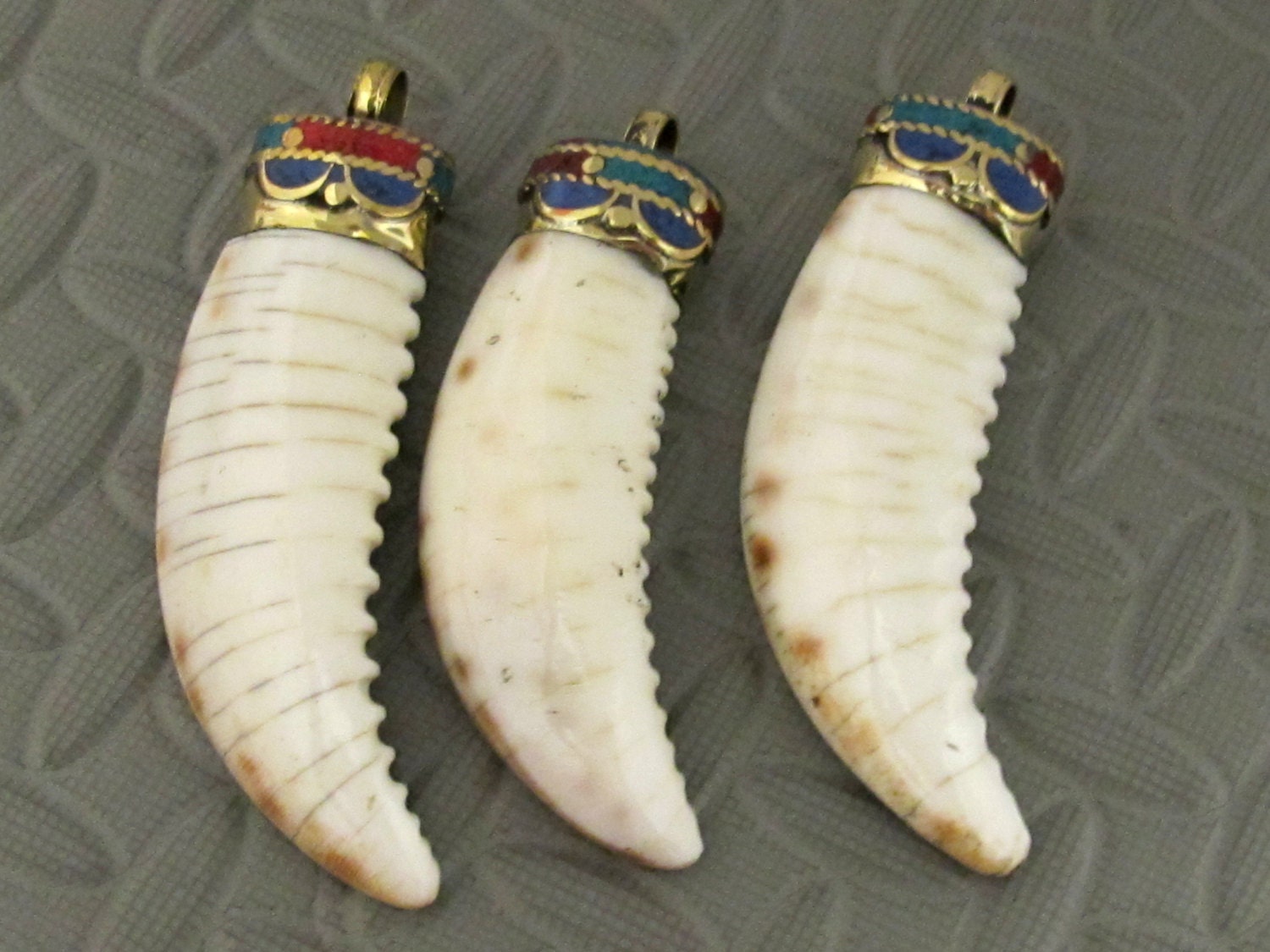 Tibetan cowrie shell shape tribal pendant with turquoise coral lapis inlay - 1 pendant - SP013