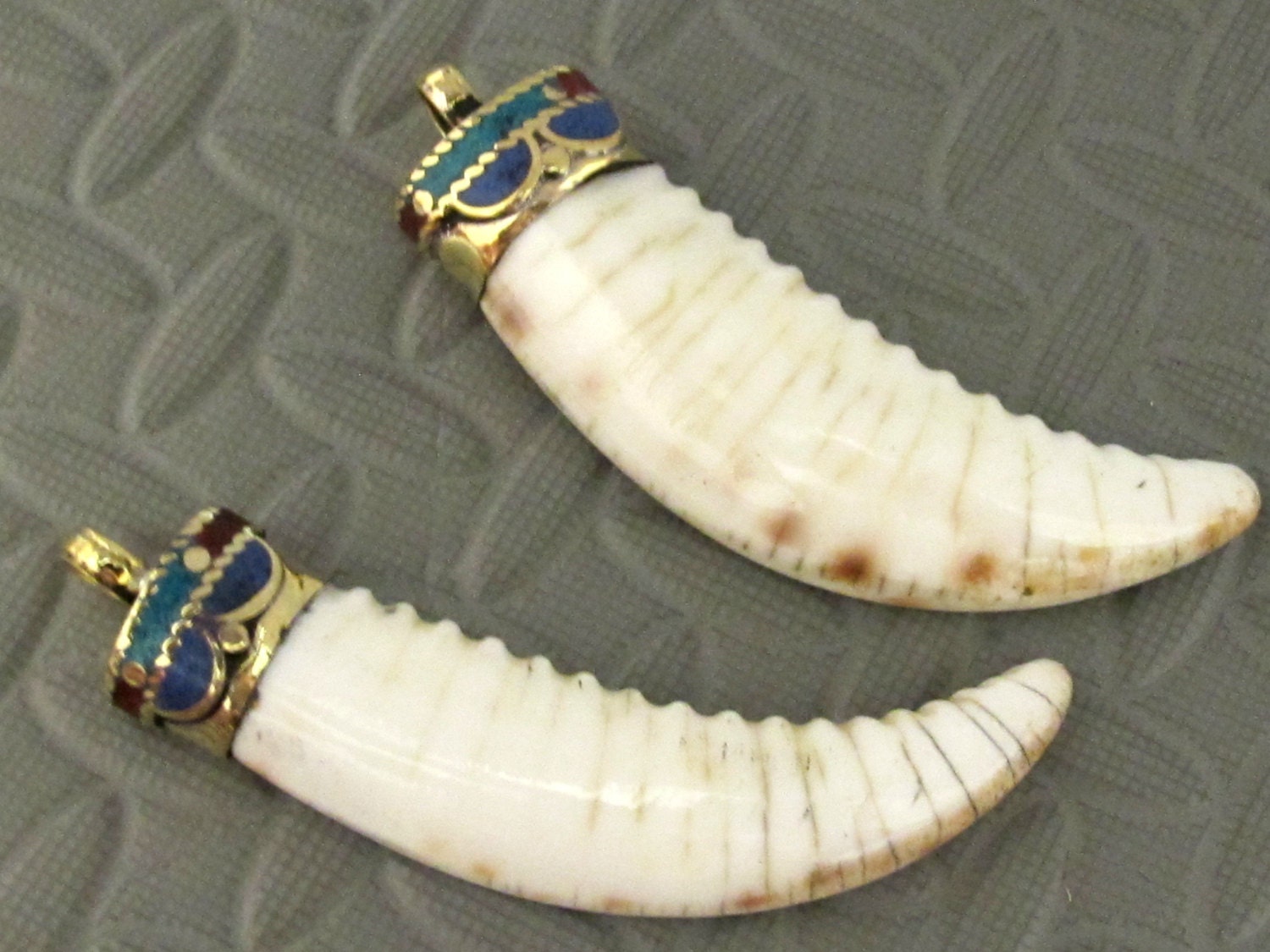 Tibetan cowrie shell shape tribal pendant with turquoise coral lapis inlay - 1 pendant - SP013