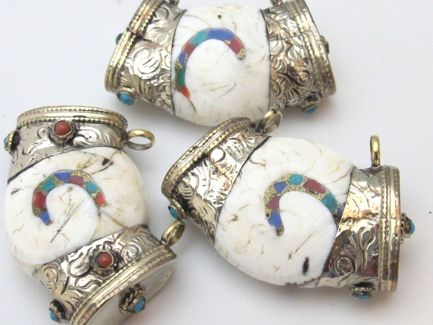 Tibetan silver capped ethnic naga conch shell double bail pendant with turquoise coral inlay - SP017