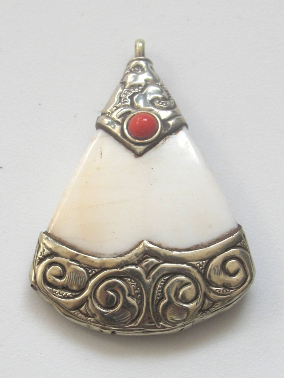 Triangle shape Tibetan silver encased naga conch shell pendant - 1 pendant - SP019