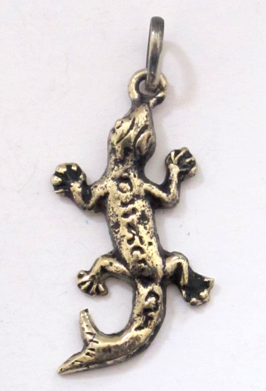 Tibetan gecko alligator lizard charm pendant from Nepal - CP031E