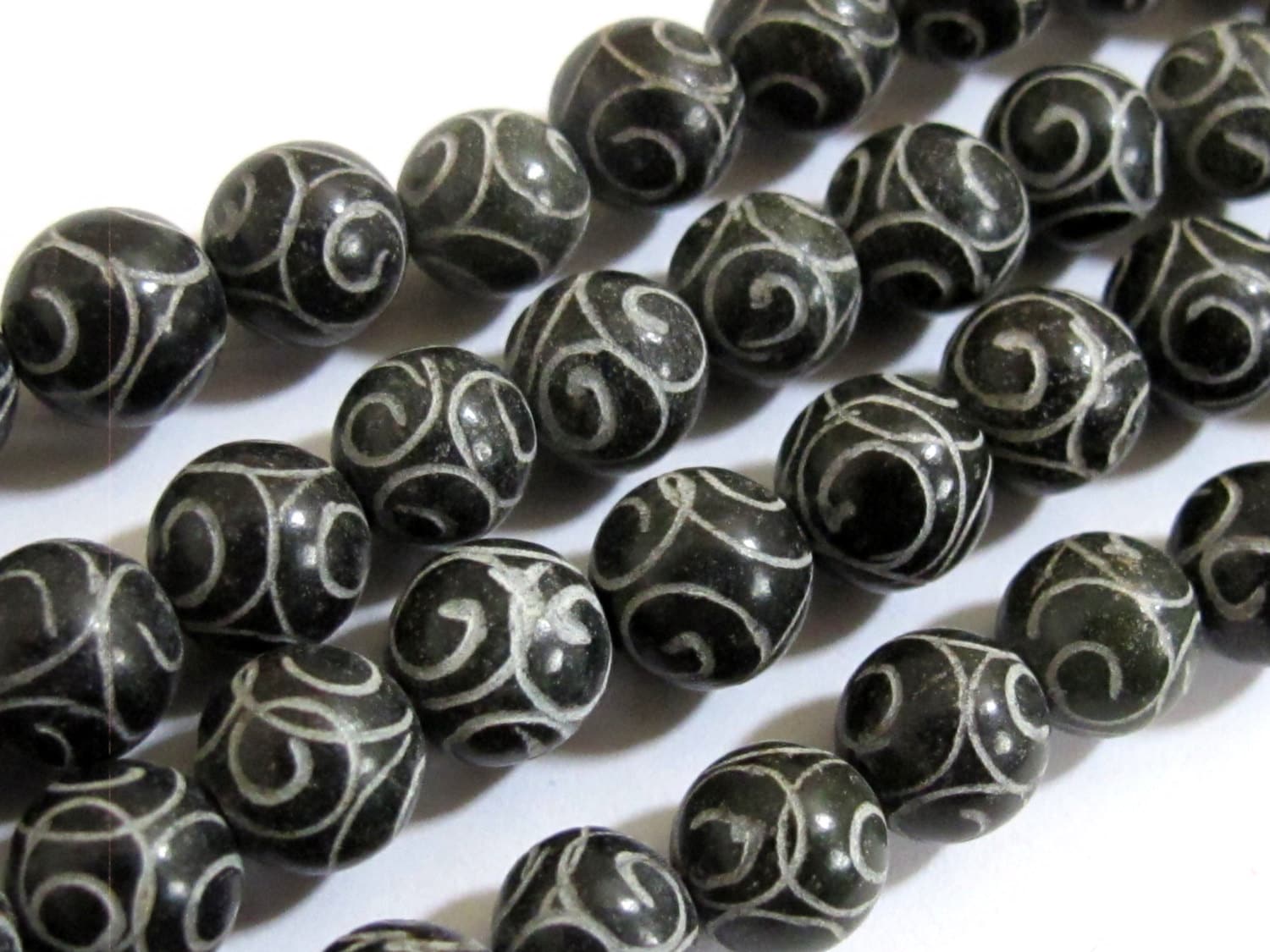 8 Beads-Ethnic carved Tibetan Jade gemstone beads - 8 mm size - GM003A