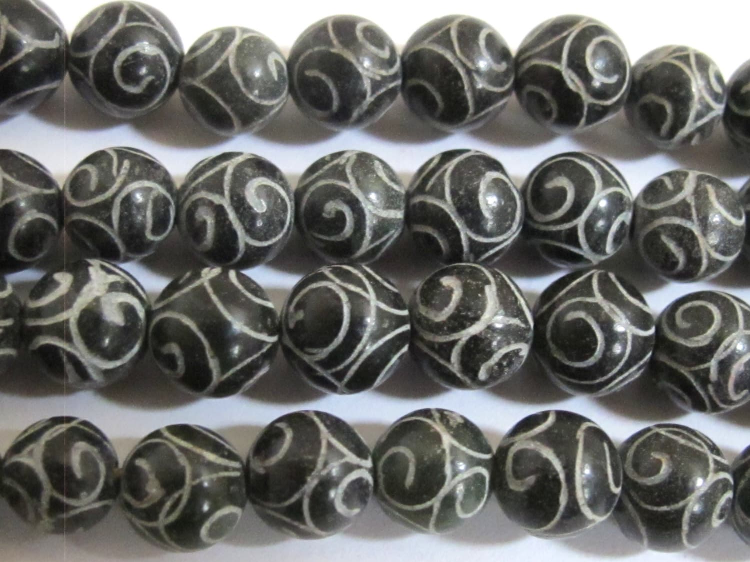 8 Beads-Ethnic carved Tibetan Jade gemstone beads - 8 mm size - GM003A