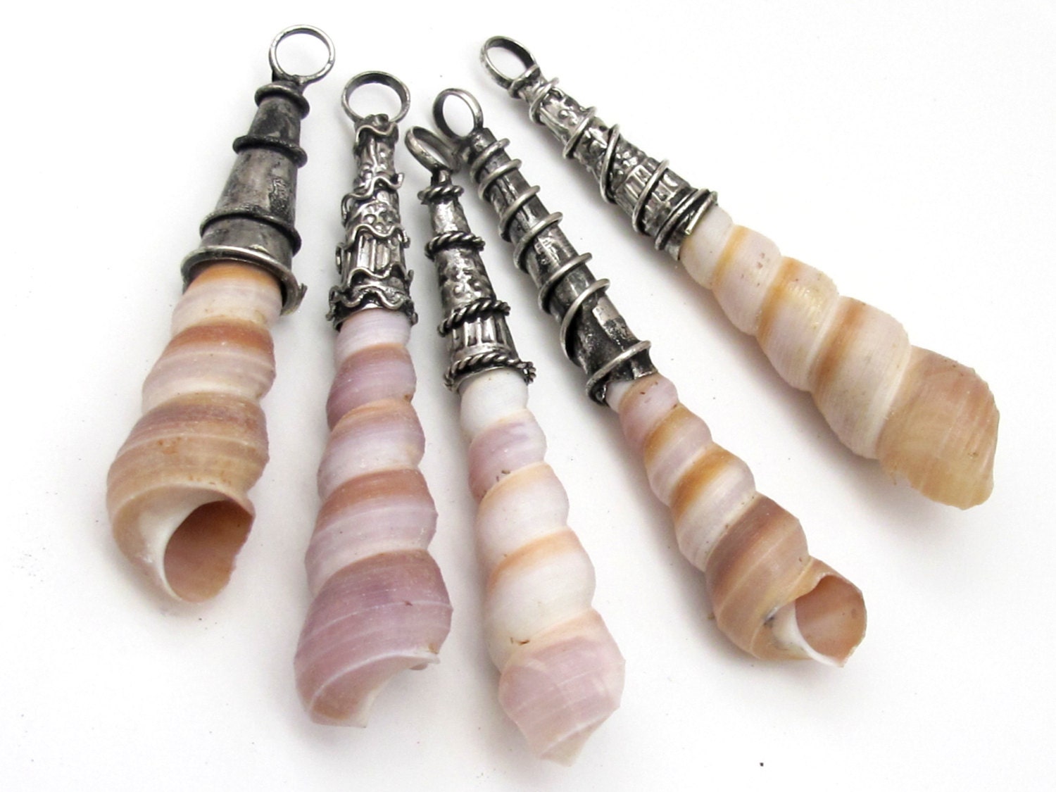 Ethnic capped bail turitella shell pendant - 1 piece - SP033B