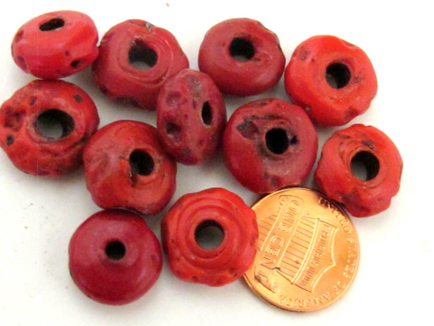 10 BEADS - Red sherpa Nepalese Glass beads - BD610A