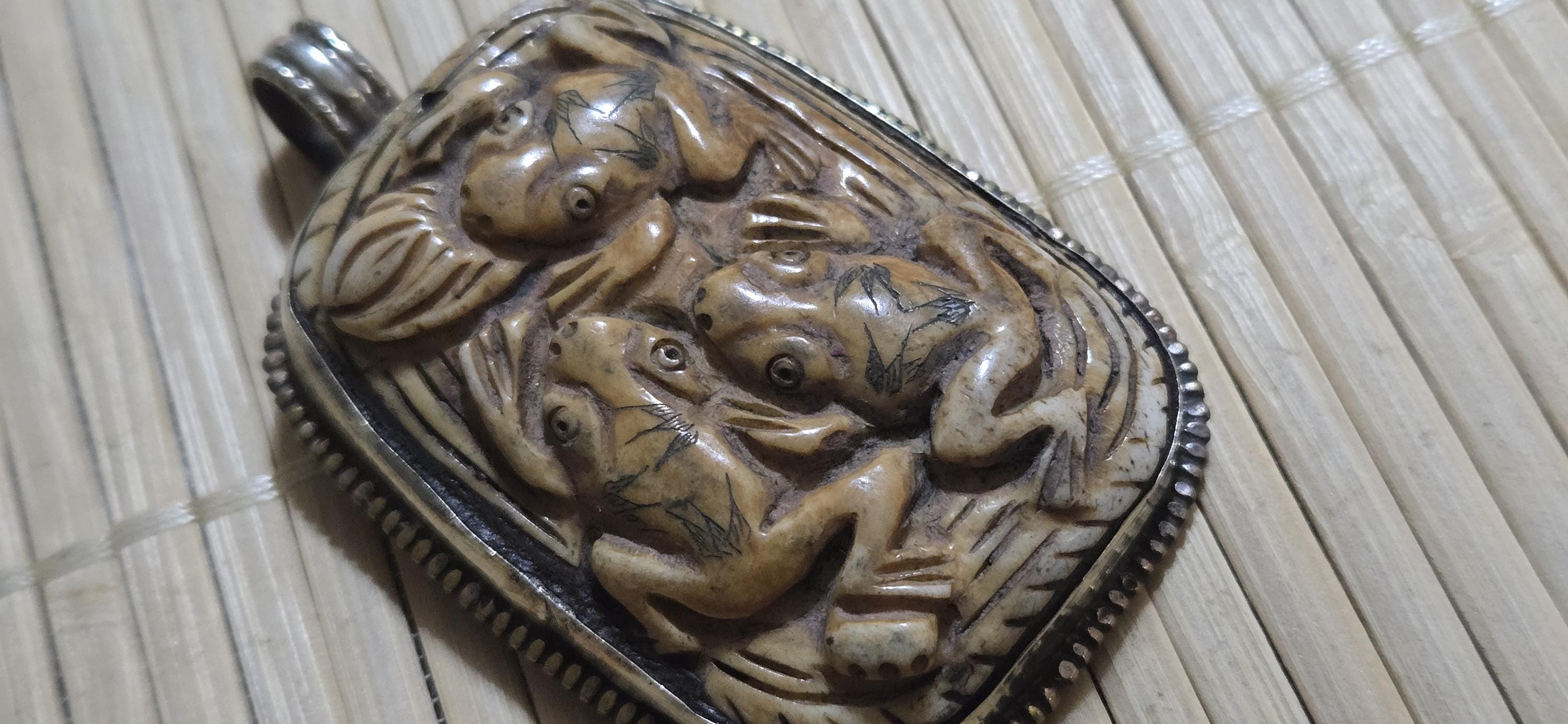 1 Pendant - Large Ethnic Tibetan carved recycled cattle bone frog family design pendant with flower carving on reverse side - PM006L