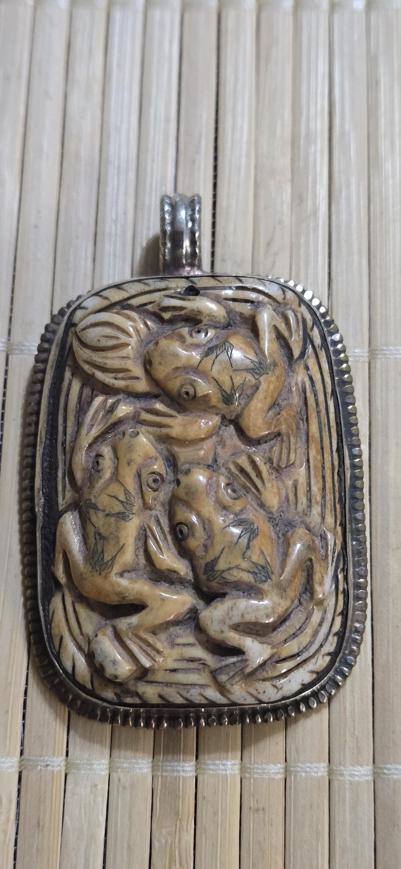 1 Pendant - Large Ethnic Tibetan carved recycled cattle bone frog family design pendant with flower carving on reverse side - PM006L