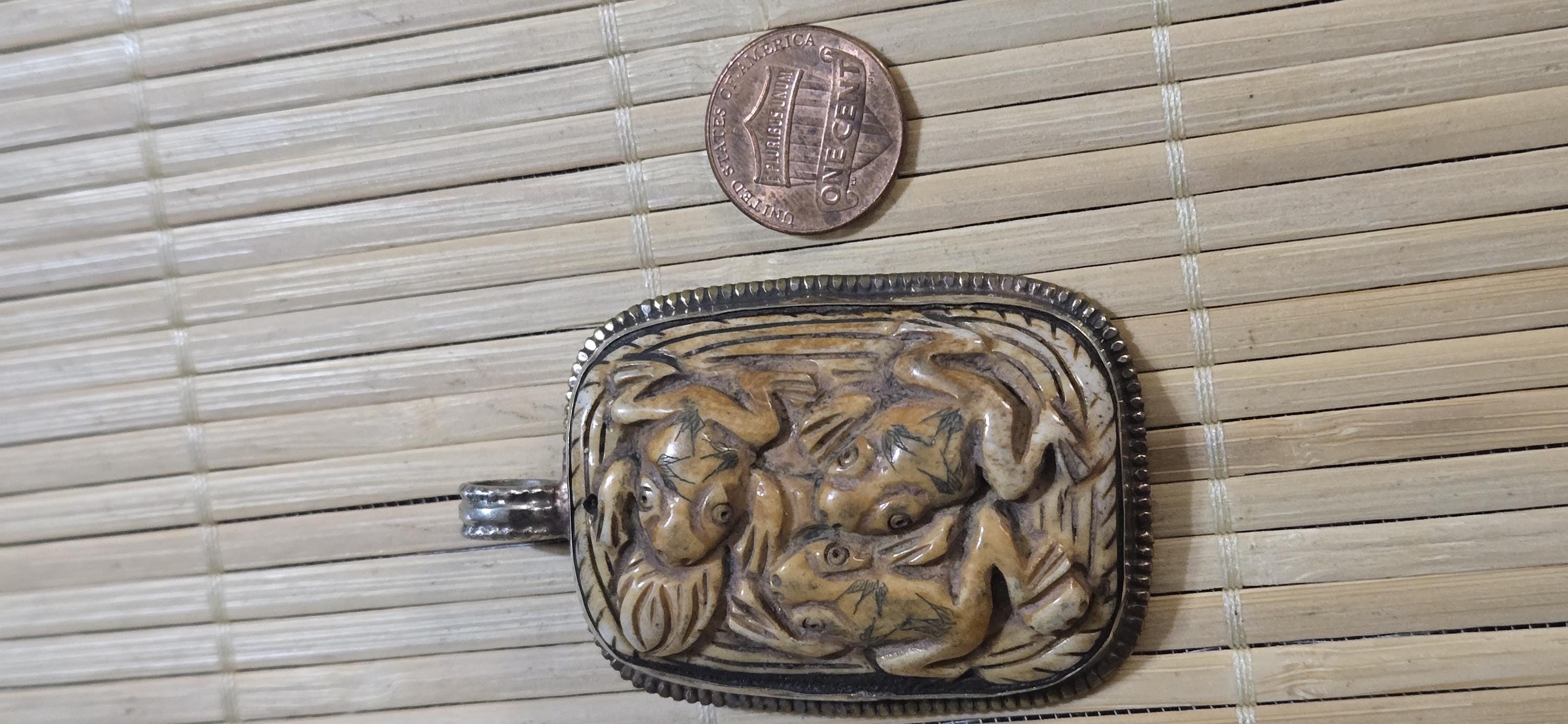1 Pendant - Large Ethnic Tibetan carved recycled cattle bone frog family design pendant with flower carving on reverse side - PM006L