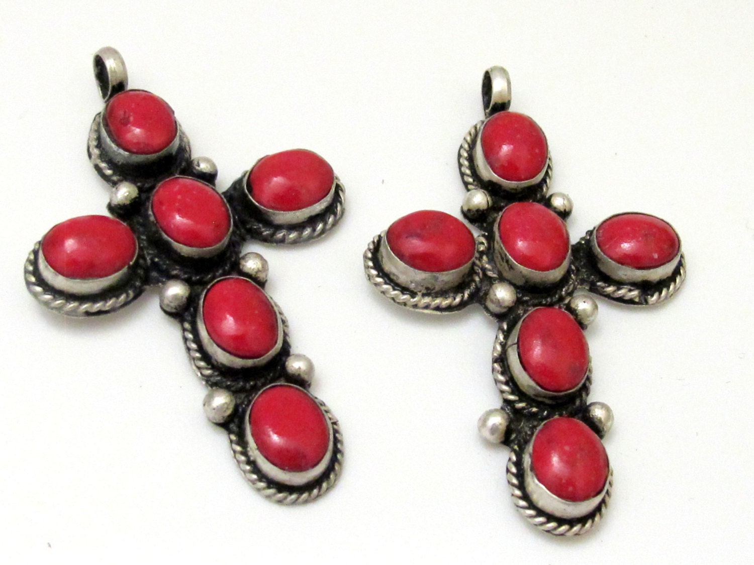Tibetan cross pendant with coral inlay - 1 pendant - PM257C