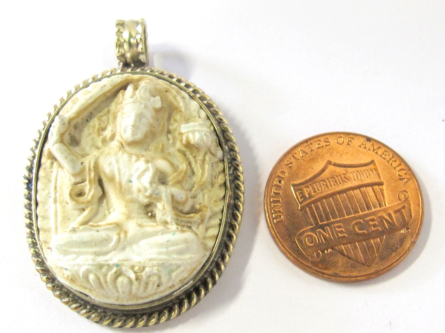 1 Pendant - Oval shape Tibetan white color Manjushri pendant from Nepal - PS012