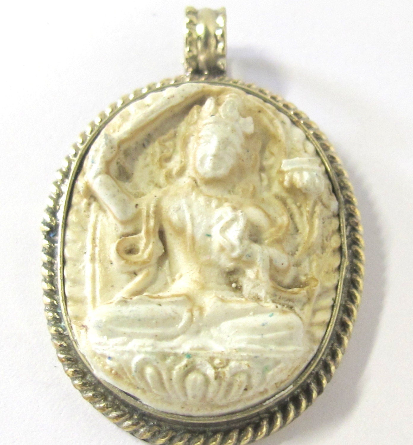 1 Pendant - Oval shape Tibetan white color Manjushri pendant from Nepal - PS012