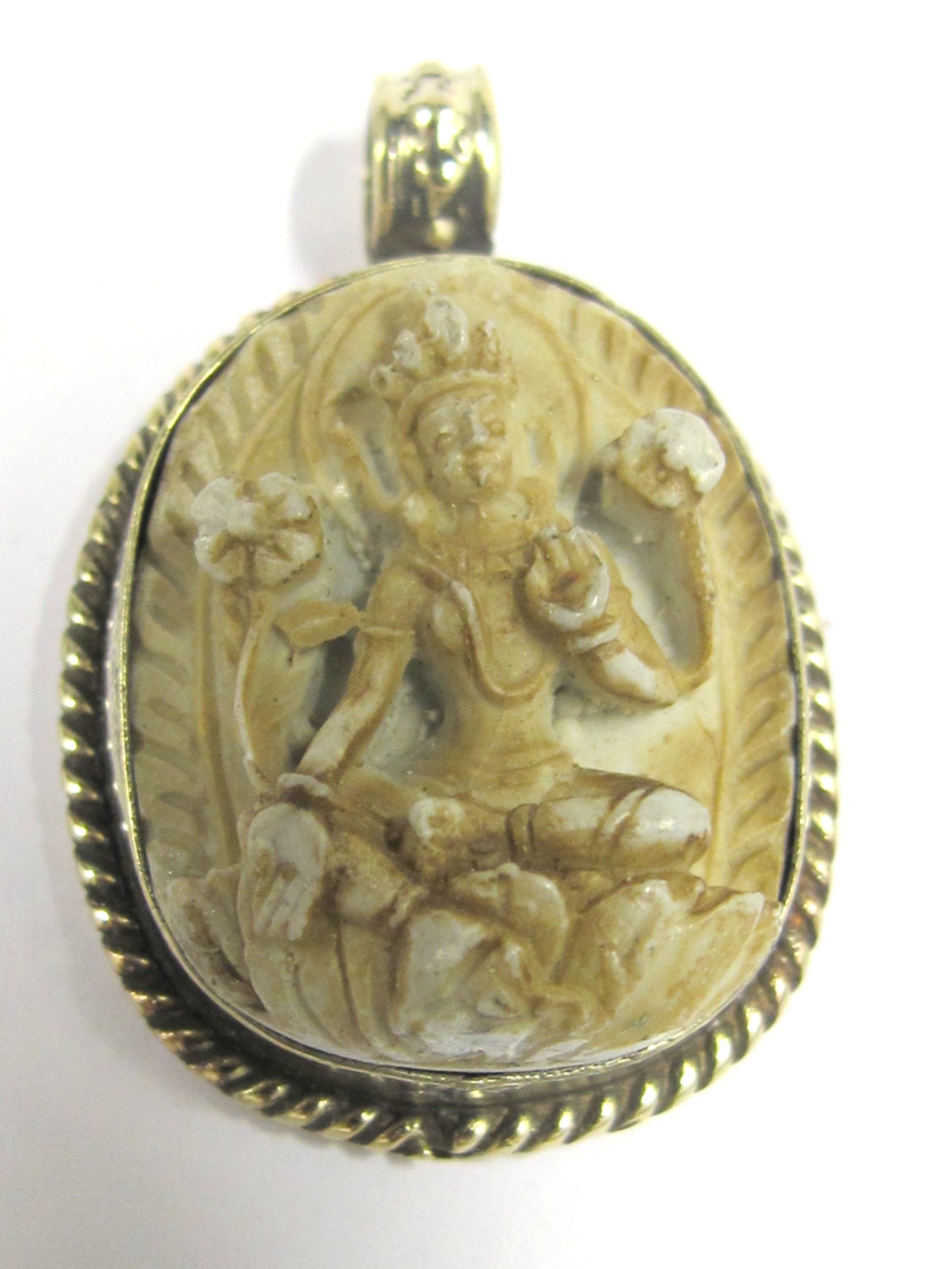 1 Pendant - Oval shape Tibetan white color Tara pendant from Nepal - PS016
