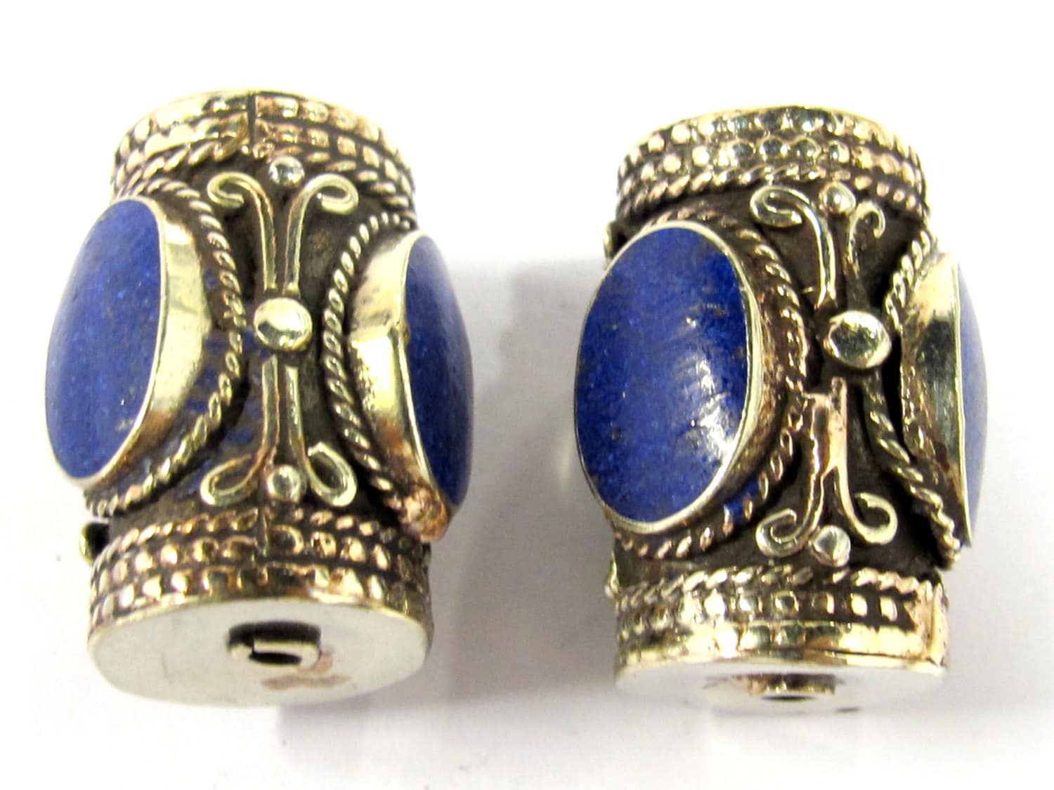 1 Bead - Large ethnic tibetan silver bead with 3 sided Lapis inlay from Nepal - BD829