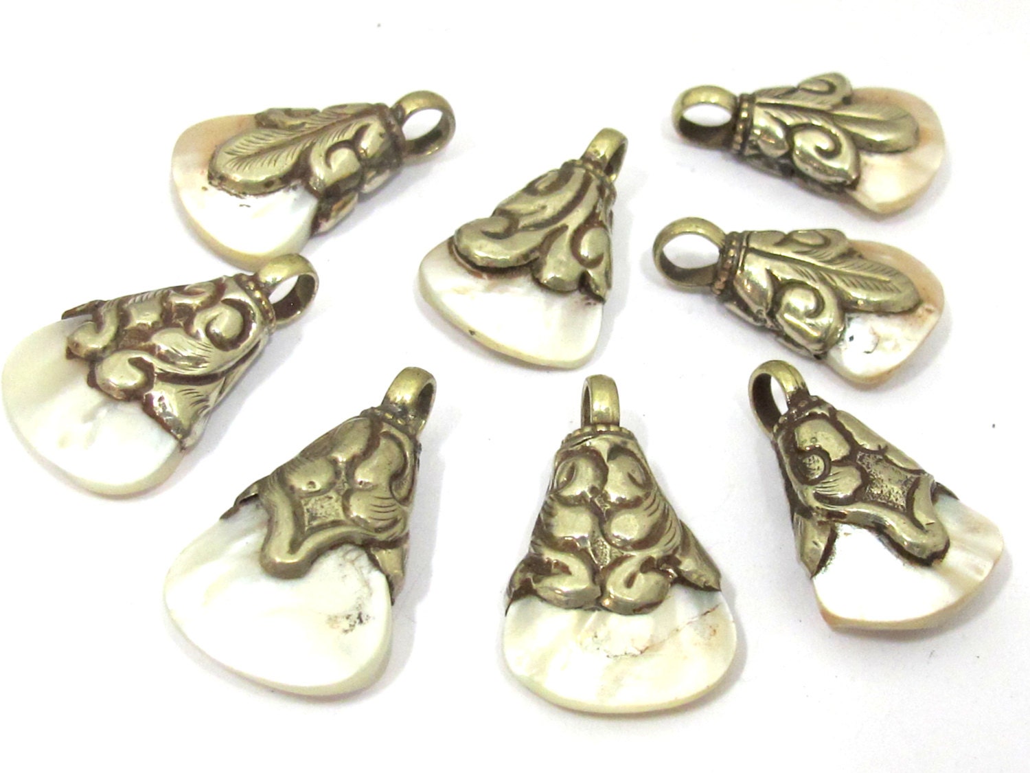 1 pendant - Small size mother of pearl shell capped charm pendants from Nepal -SP046