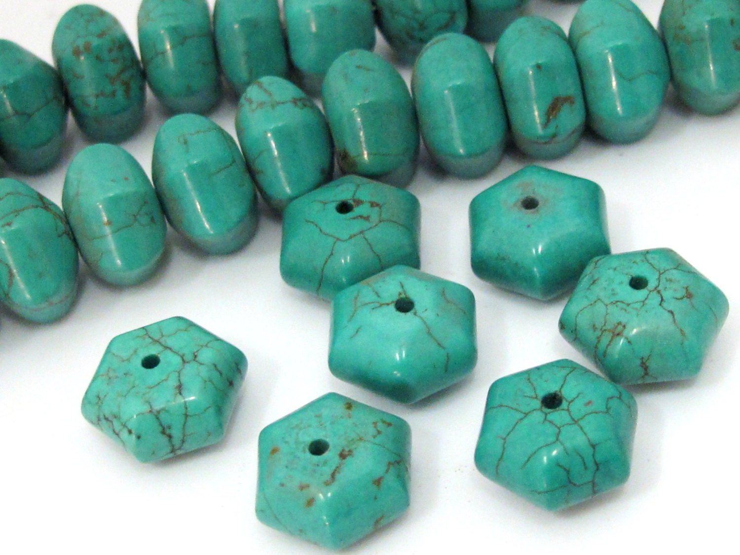8 BEADS - Turquoise Hex melon shape beads from Nepal 12 mm - GM383