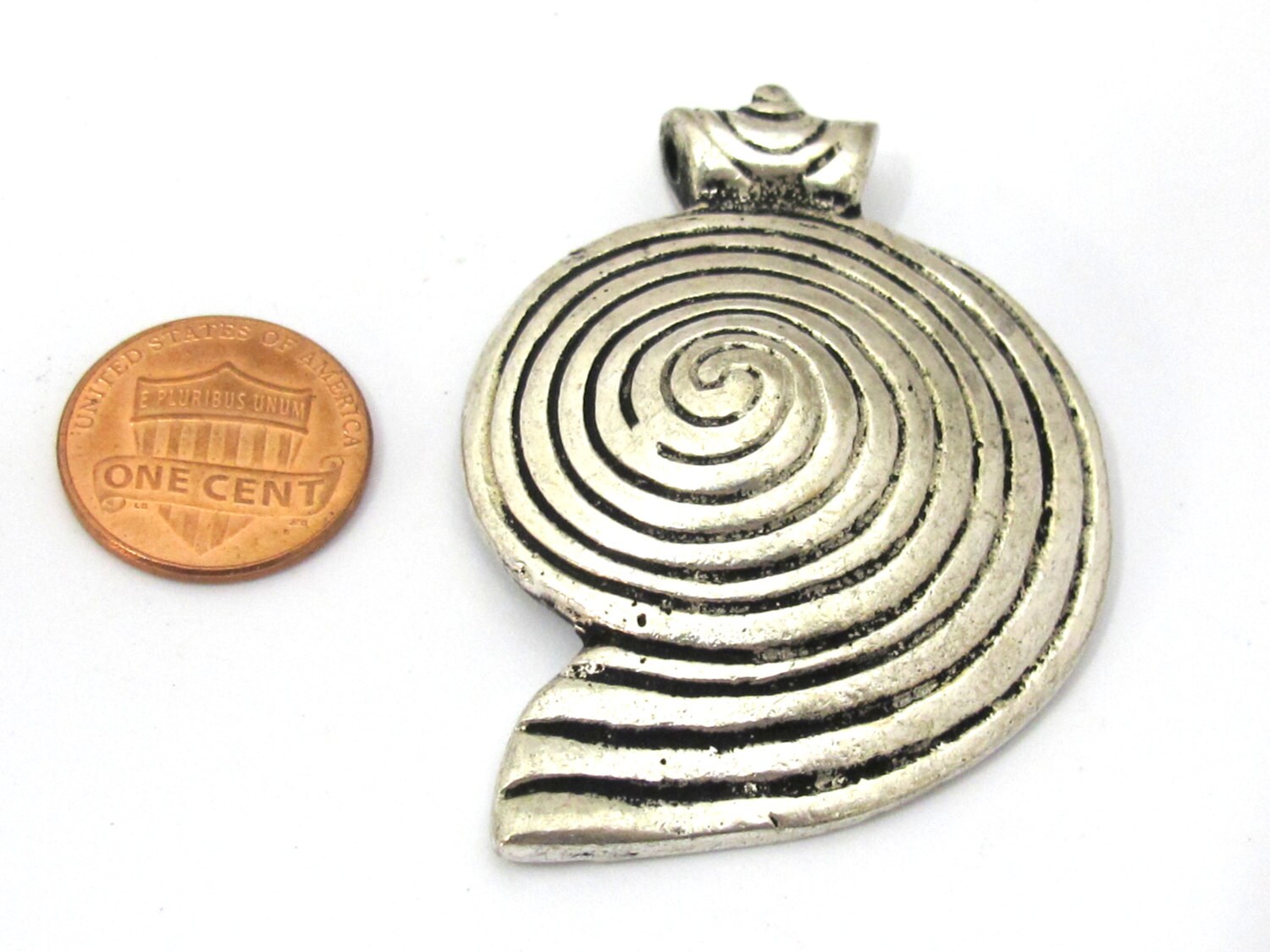 1 Pendant - Tibetan silver spiral coil shell shape pendant - CP112
