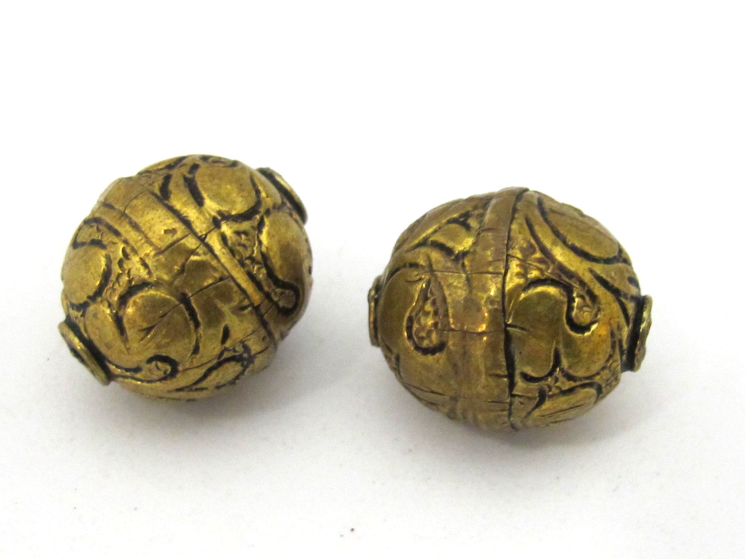 1 BEAD- Tibetan floral carving antiqued golden brass beads from Nepal - BD904