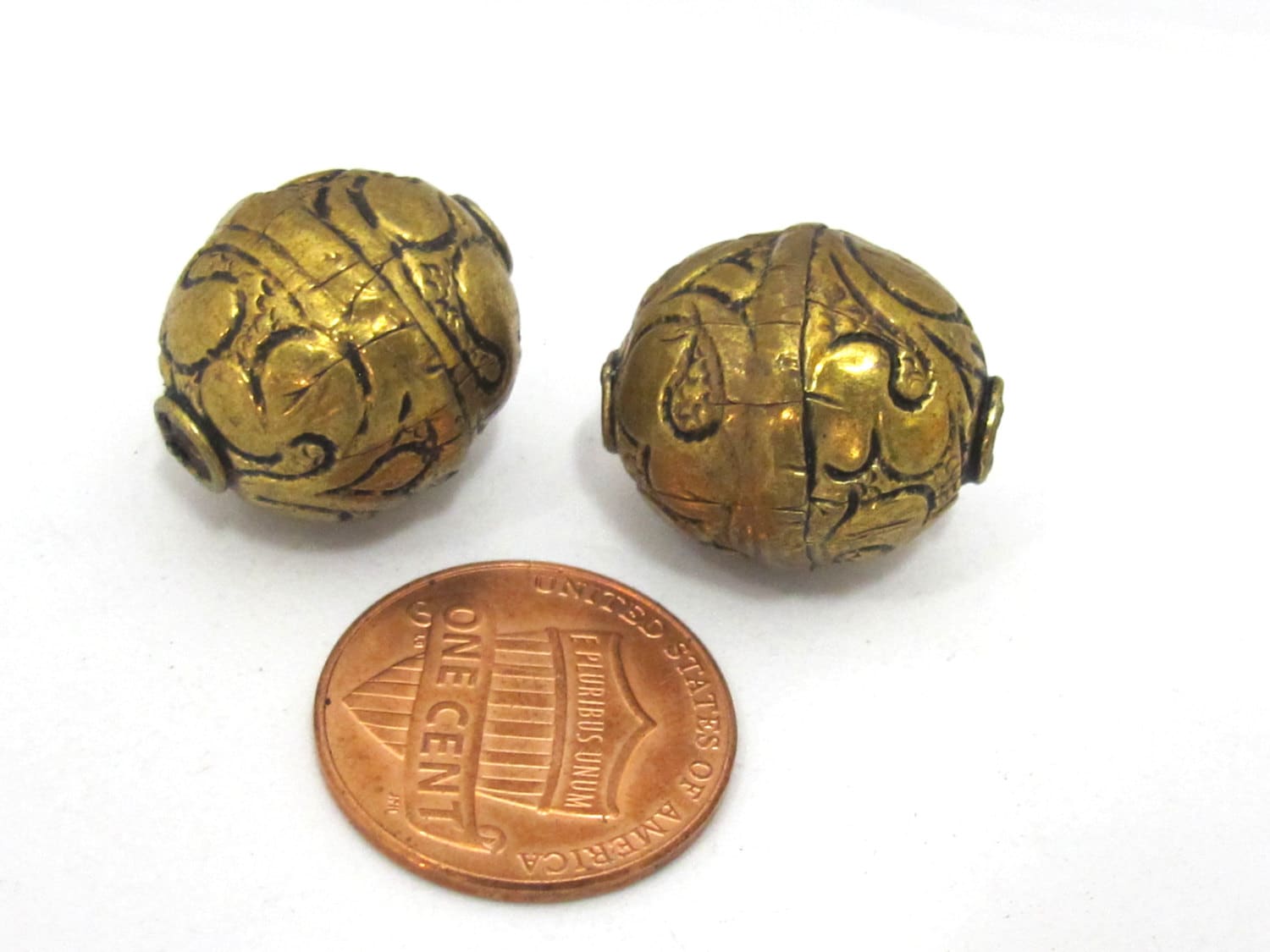 1 BEAD- Tibetan floral carving antiqued golden brass beads from Nepal - BD904