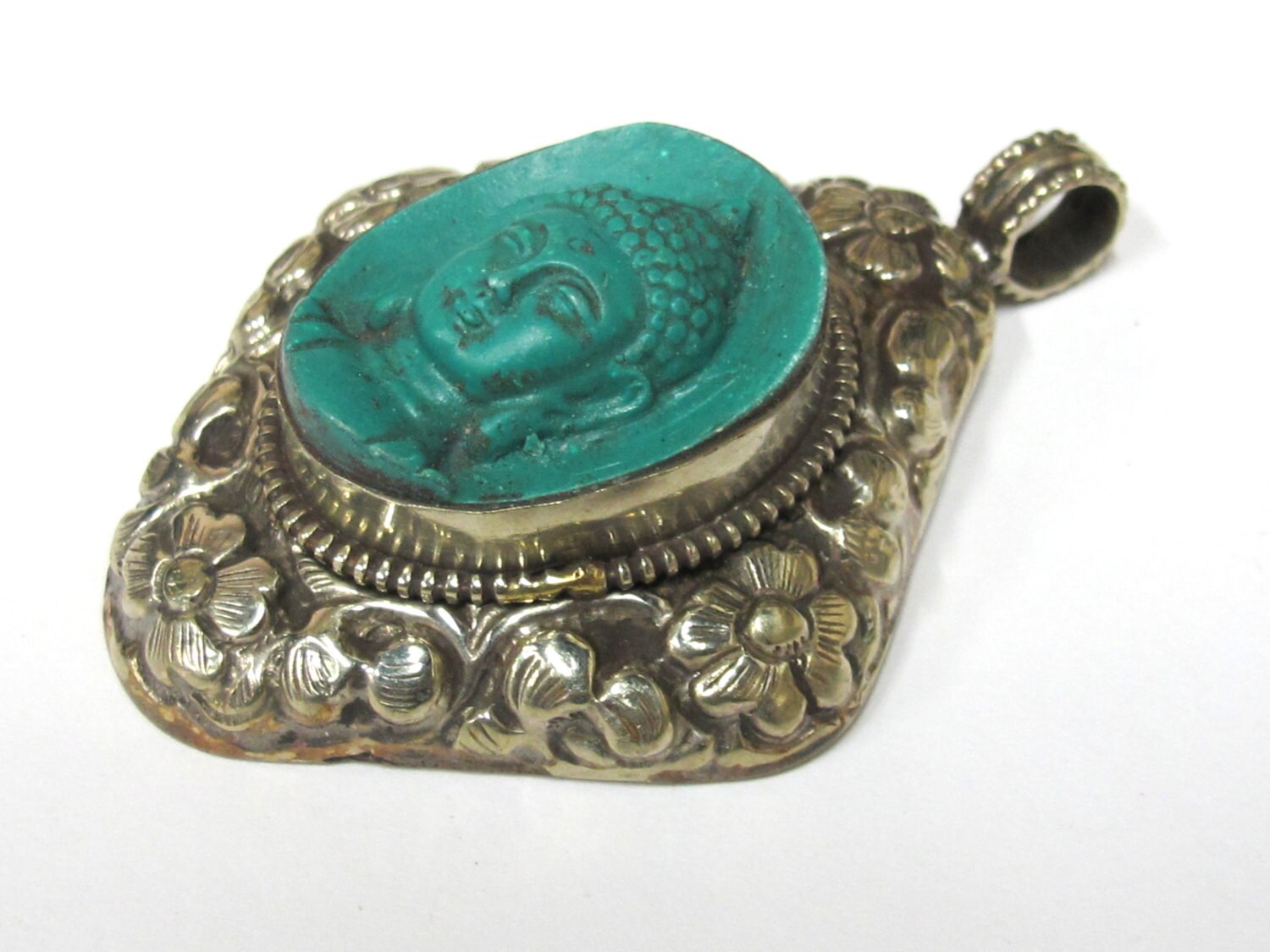 Tibetan silver Green Buddha pendant with flower design - PM272AD