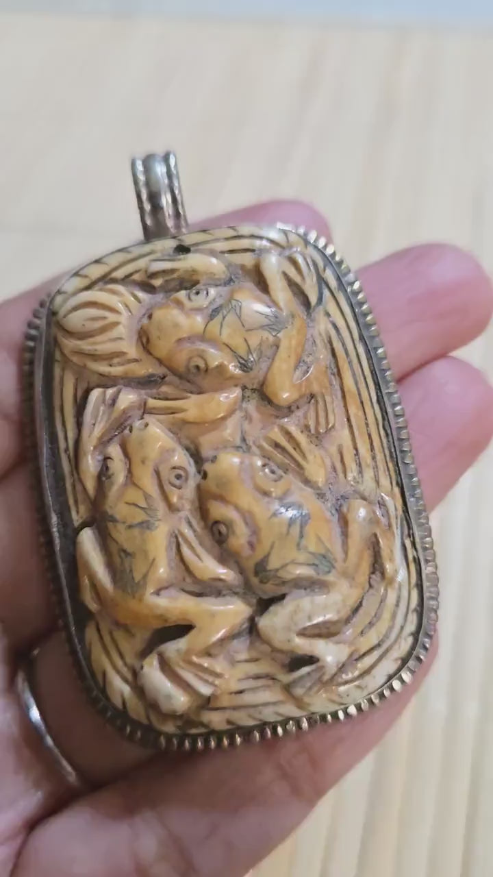 1 Pendant - Large Ethnic Tibetan carved recycled cattle bone frog family design pendant with flower carving  on reverse side - PM006L