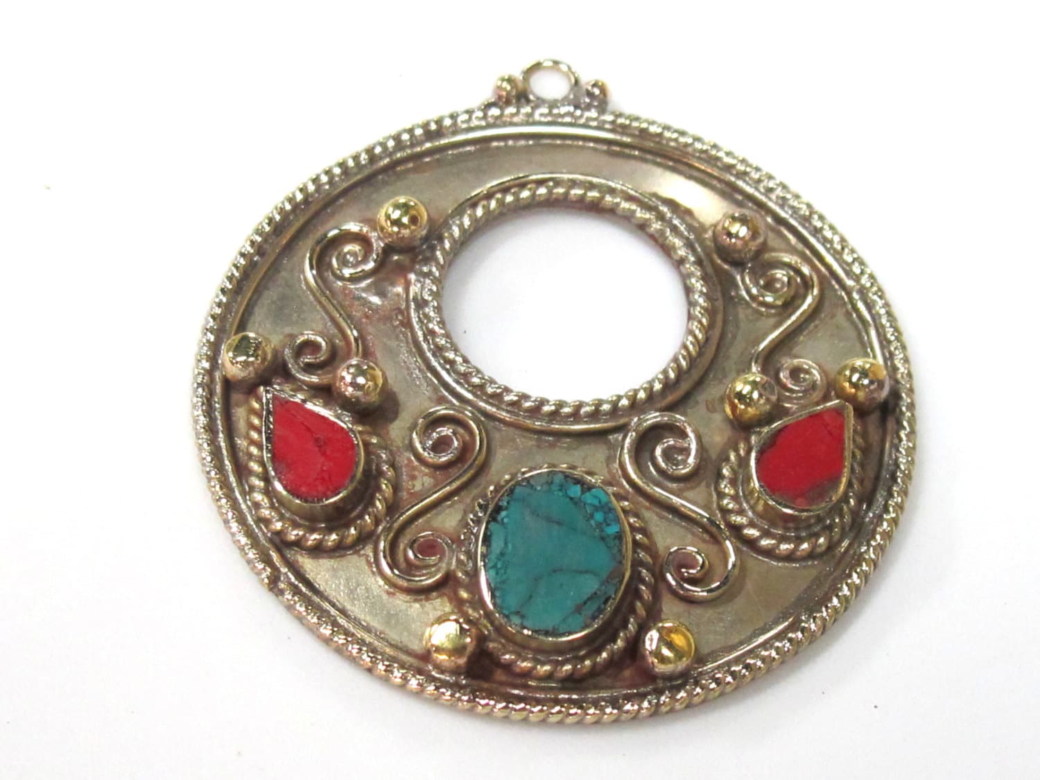 1 piece - Ethnic round disc Tibetan charm pendant with turquoise coral inlay - PM500C