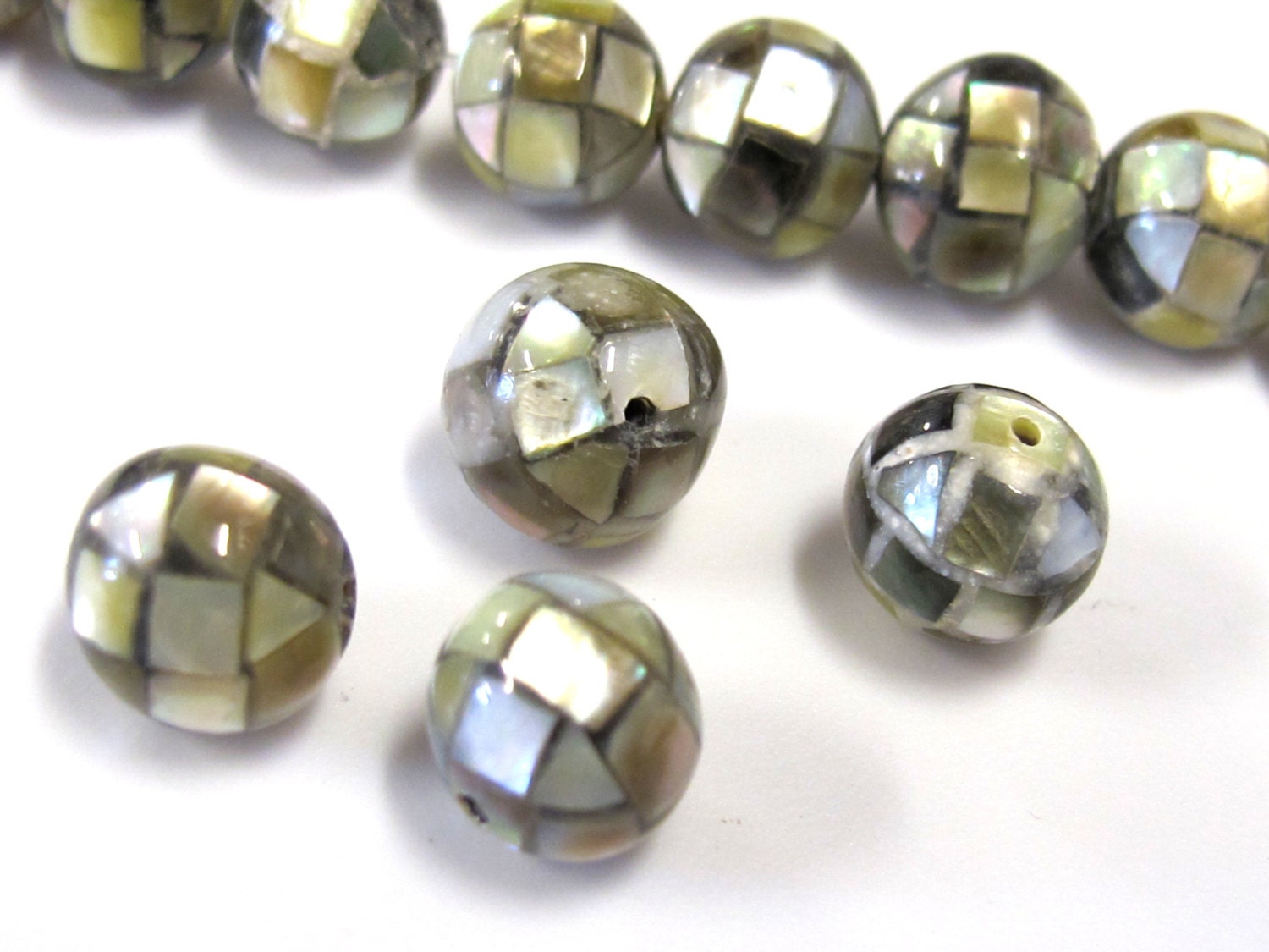 2 Beads - 8 mm size rondelle mother of pearl shell mosaic inlay bead - BD924